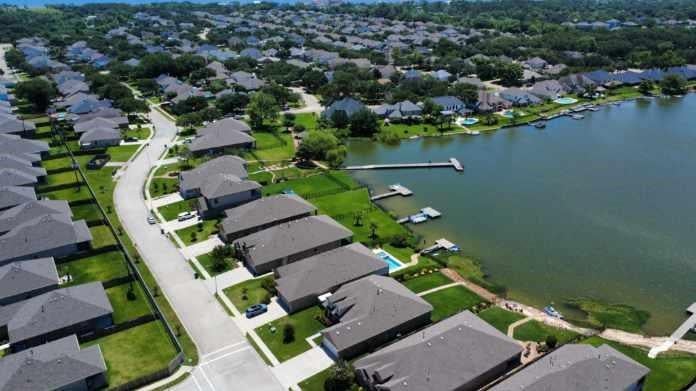1423 Friendship Trl, Seabrook, TX 77586 photo