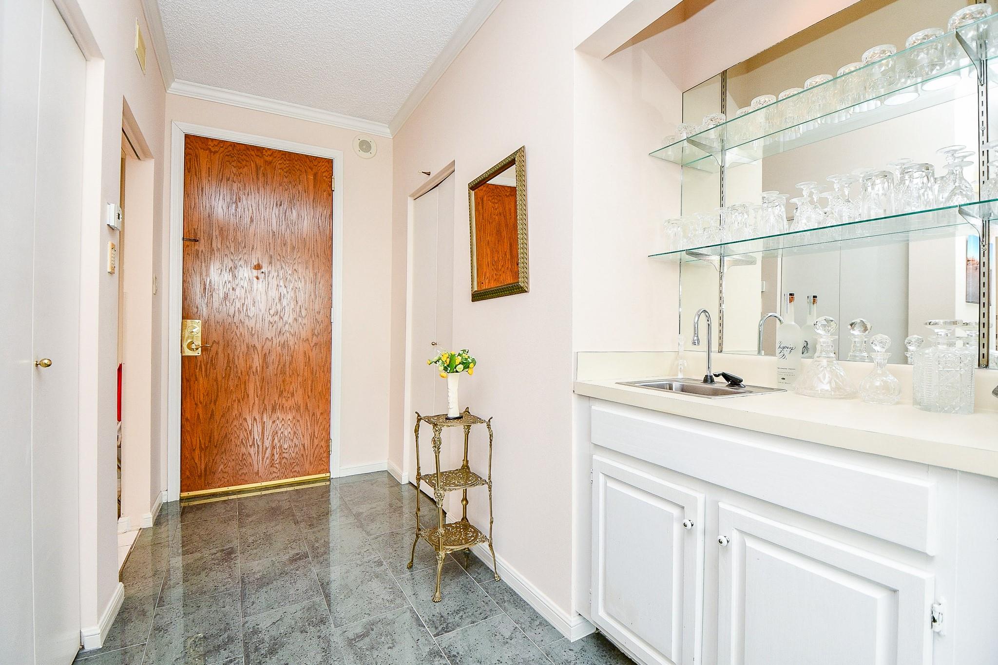 5150 Hidalgo St #1305, Houston, TX 77056 photo