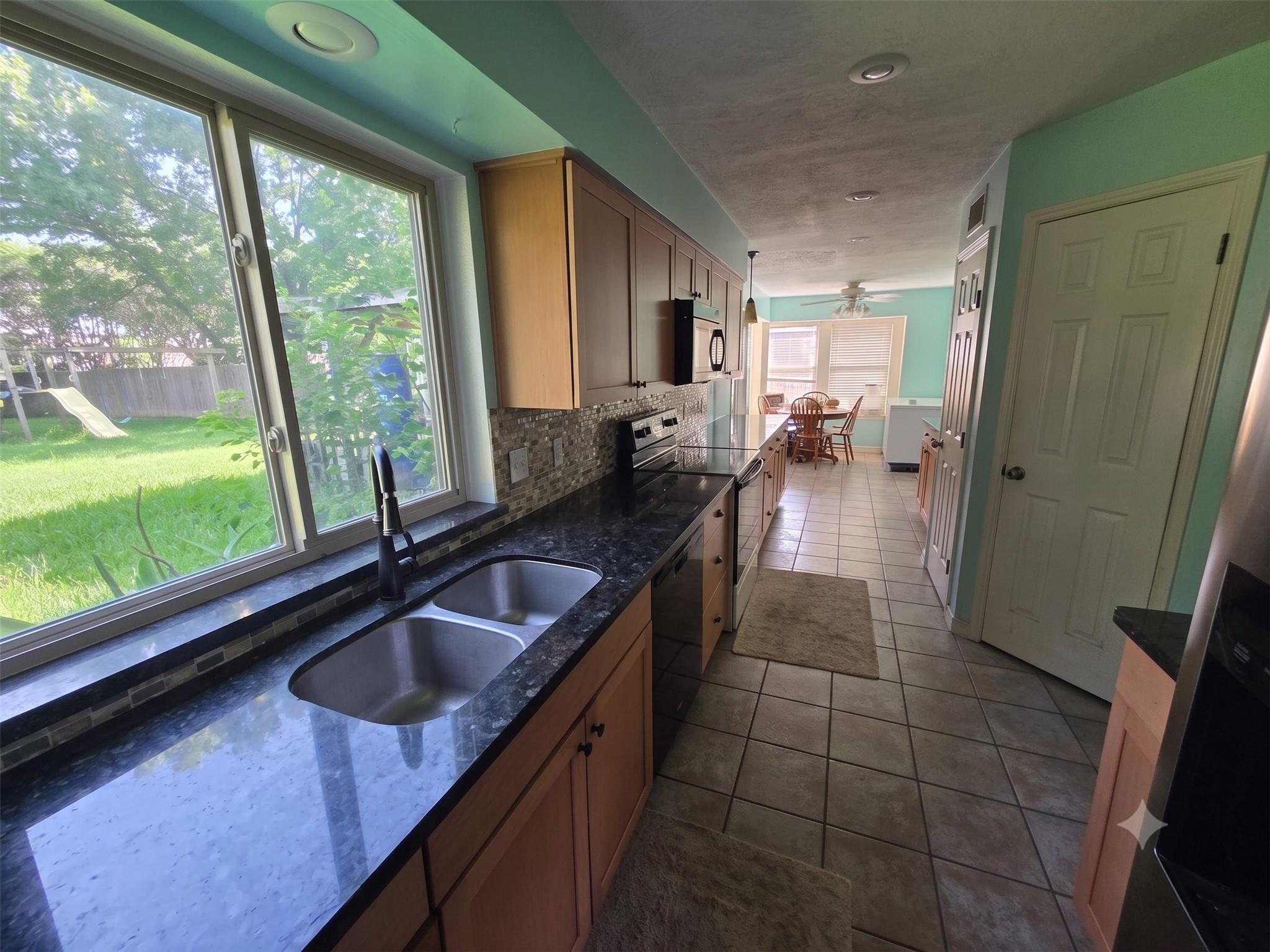 15355 Meadow Village Dr, Houston, TX 77095 photo