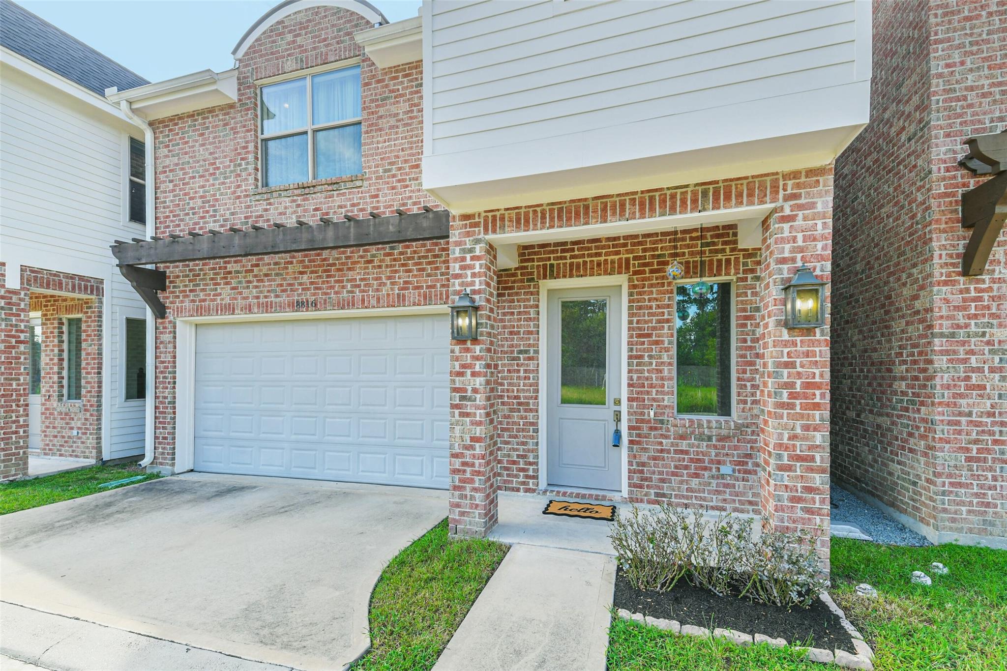 8816 Hollywood Garden Ln, Houston, TX 77080