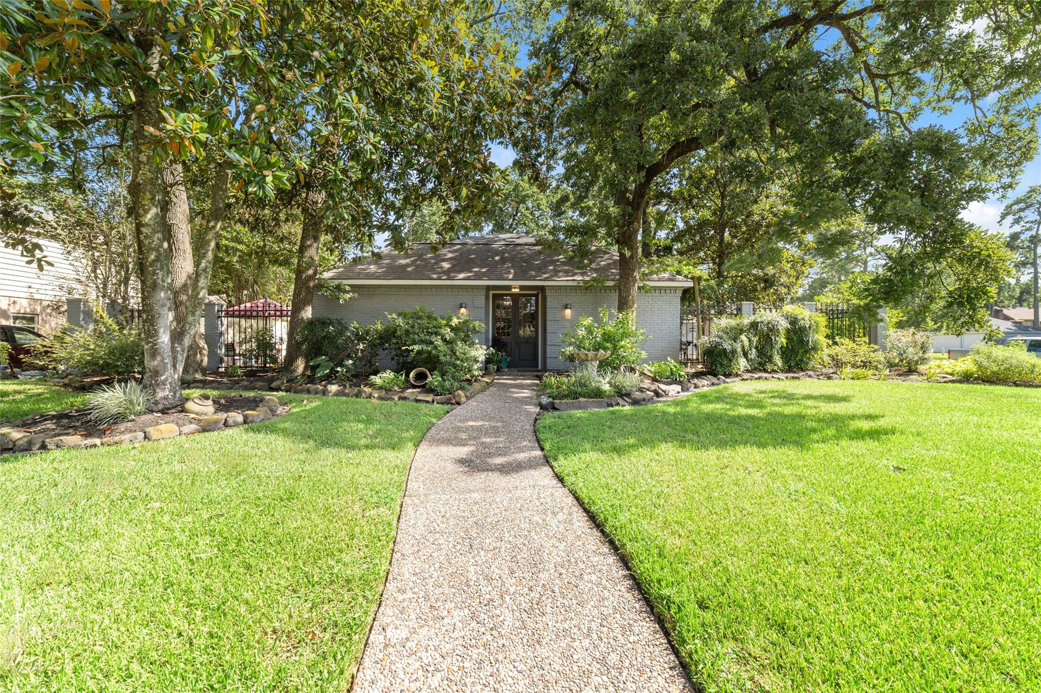 10823 Dunbrook Dr, Houston, TX 77070