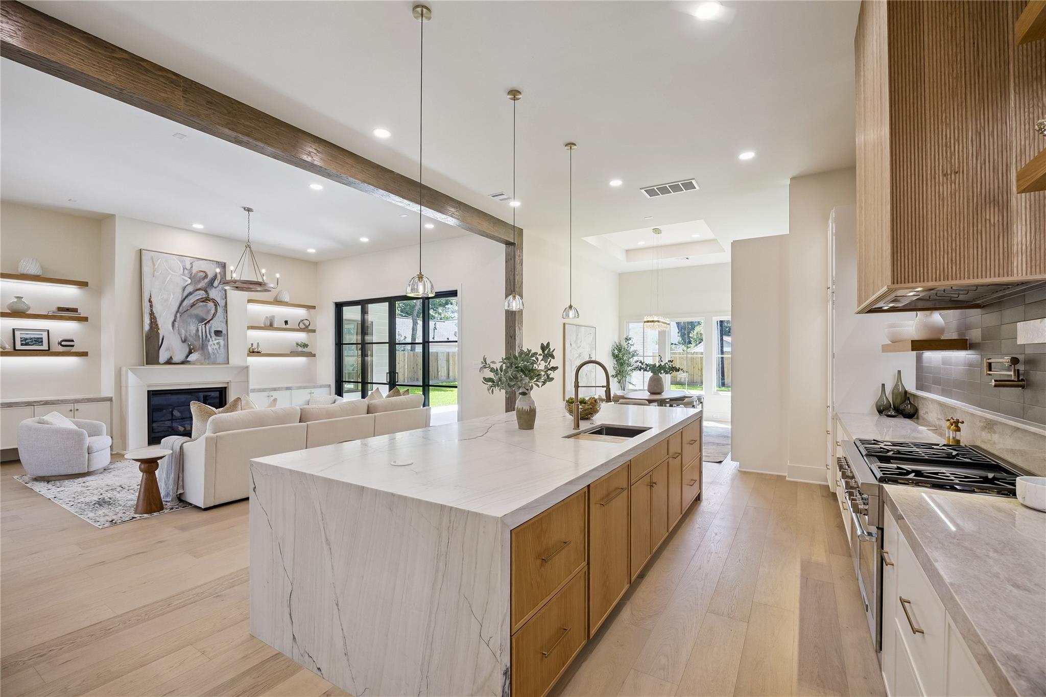 539 W 34 St, Houston, TX 77018 photo