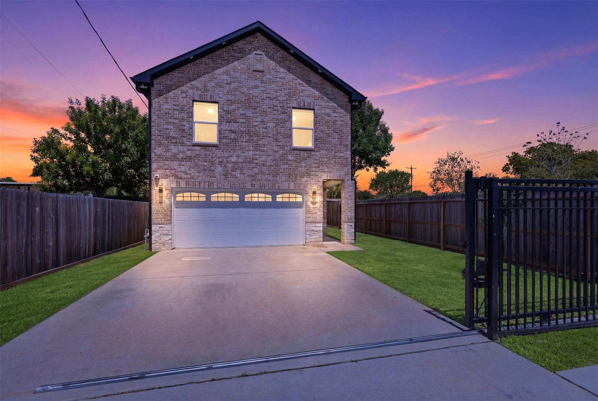 6037 S Acres Dr, Houston, TX 77048 photo