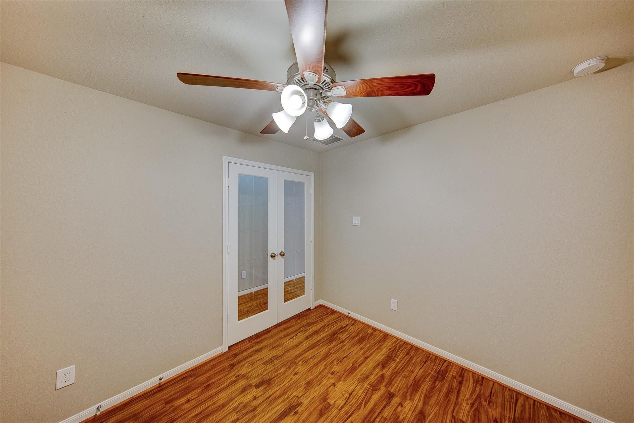 5227 Bay Ln, Bacliff, TX 77518 photo