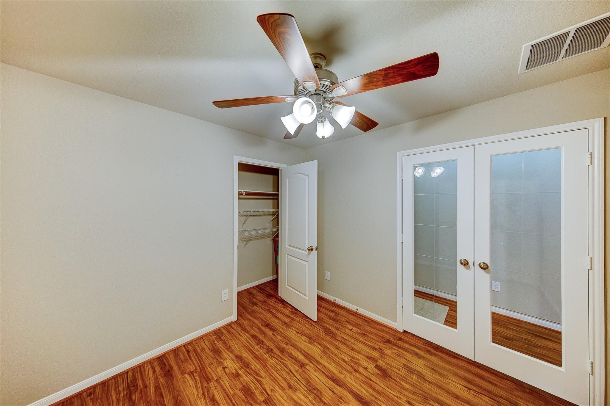5227 Bay Ln, Bacliff, TX 77518 photo