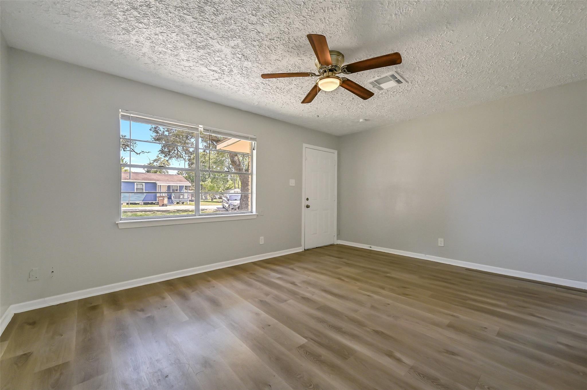 2803 22 St, Dickinson, TX 77539 photo