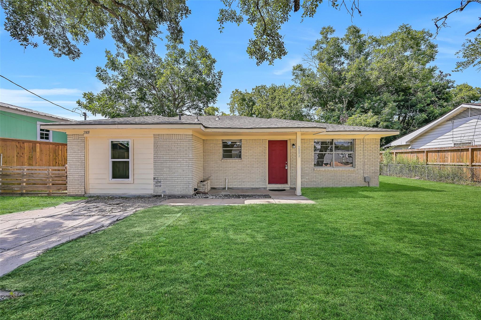 2803 22 St, Dickinson, TX 77539