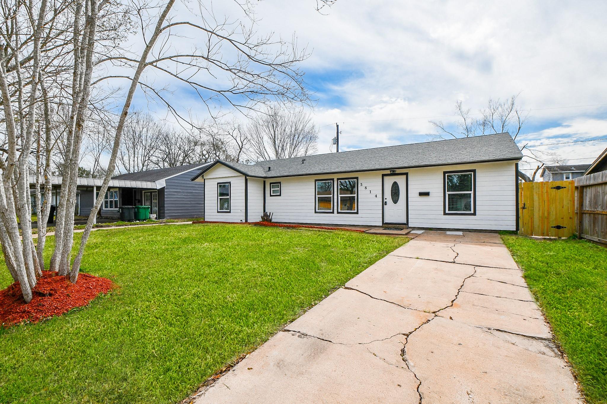 5814 Belneath St, Houston, TX 77033 photo