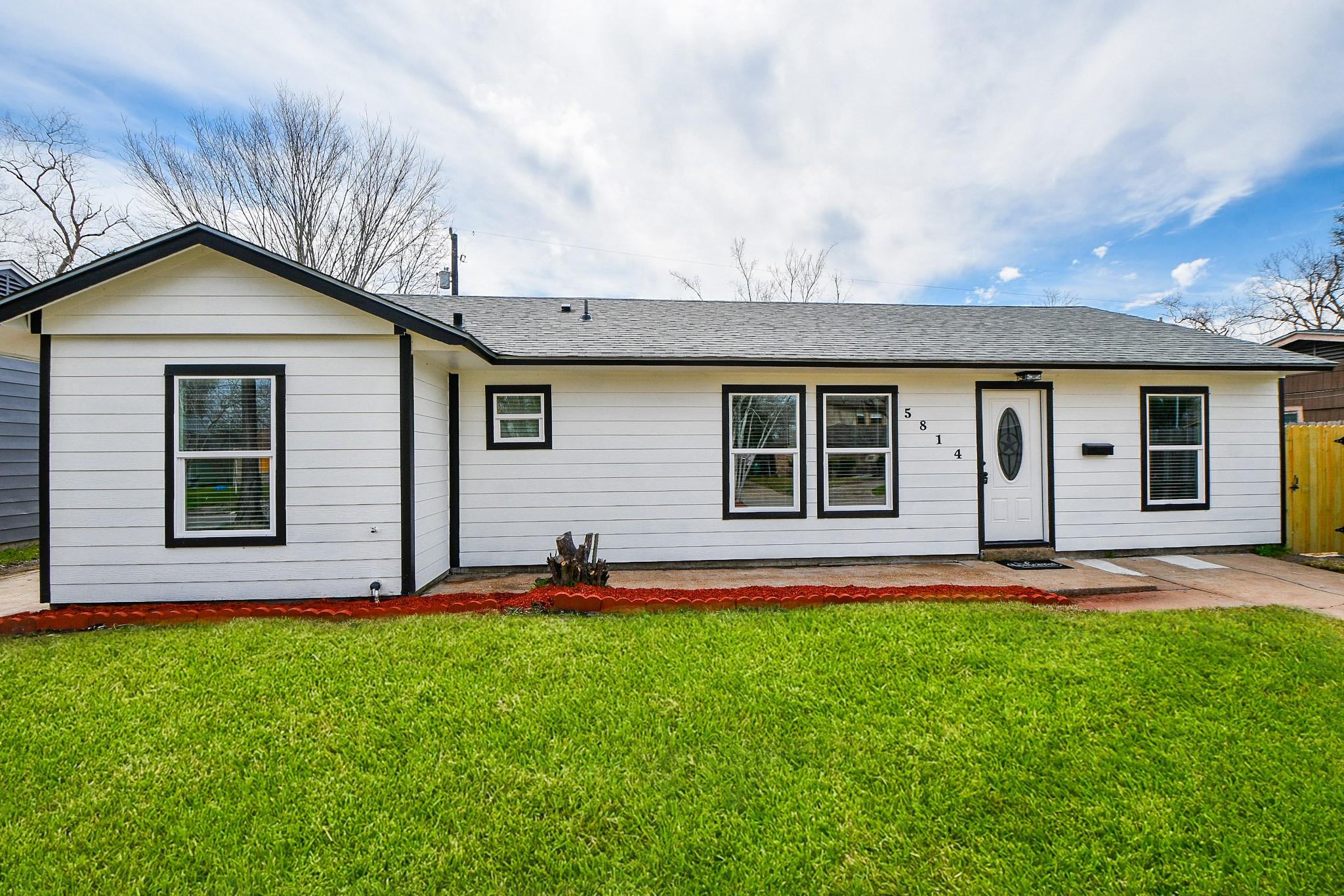 5814 Belneath St, Houston, TX 77033 photo