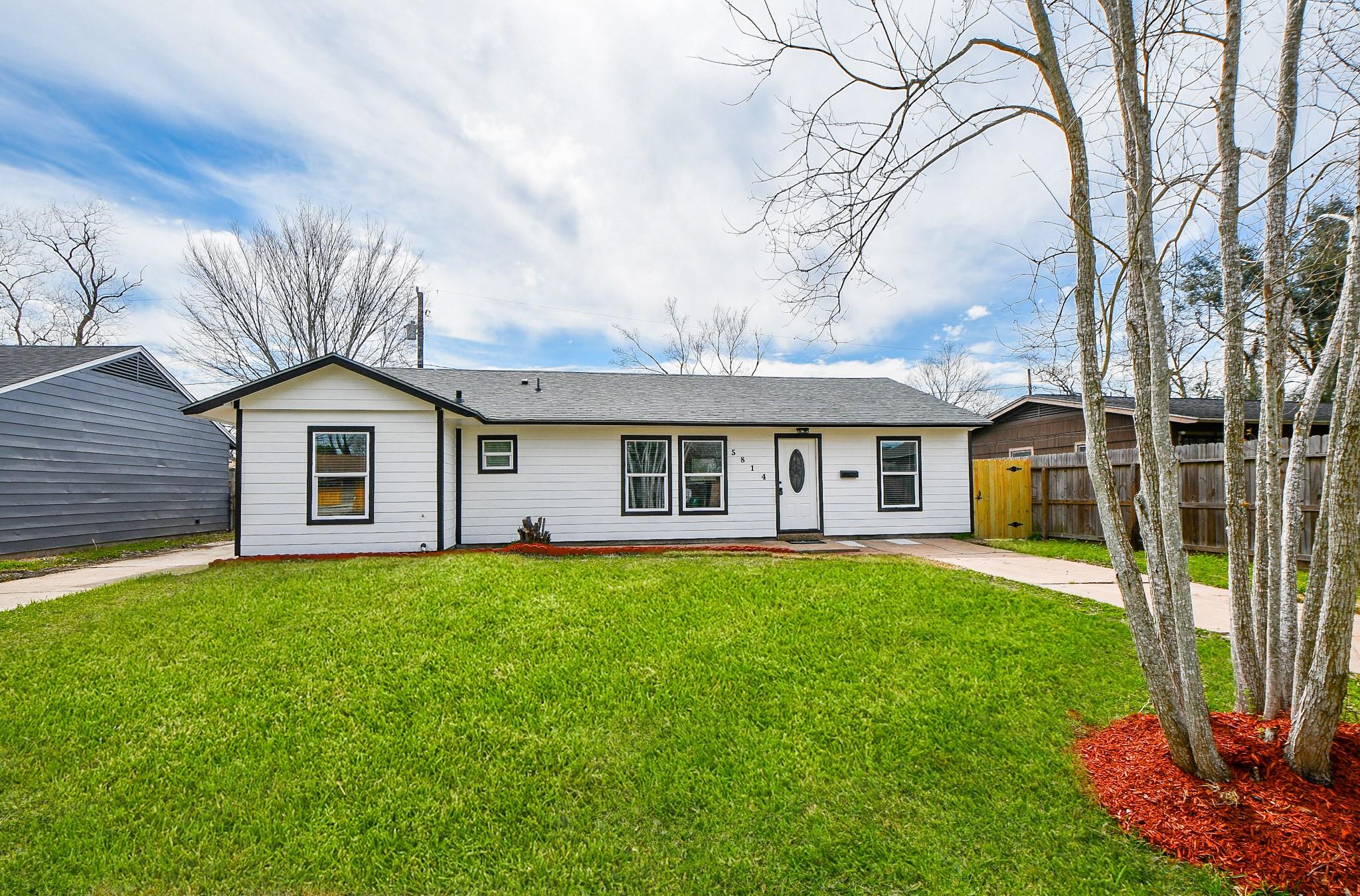 5814 Belneath St, Houston, TX 77033 photo