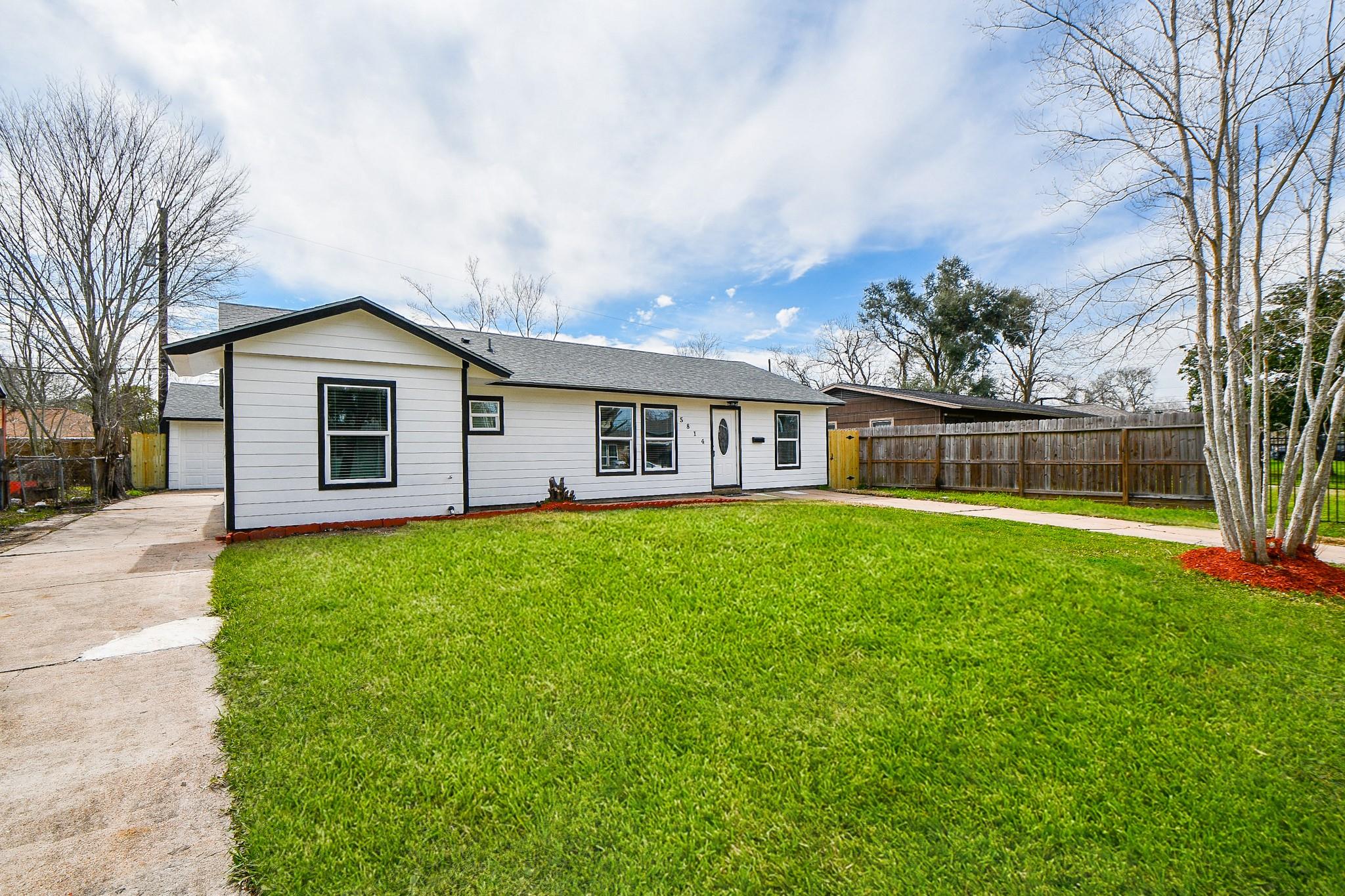 5814 Belneath St, Houston, TX 77033 photo
