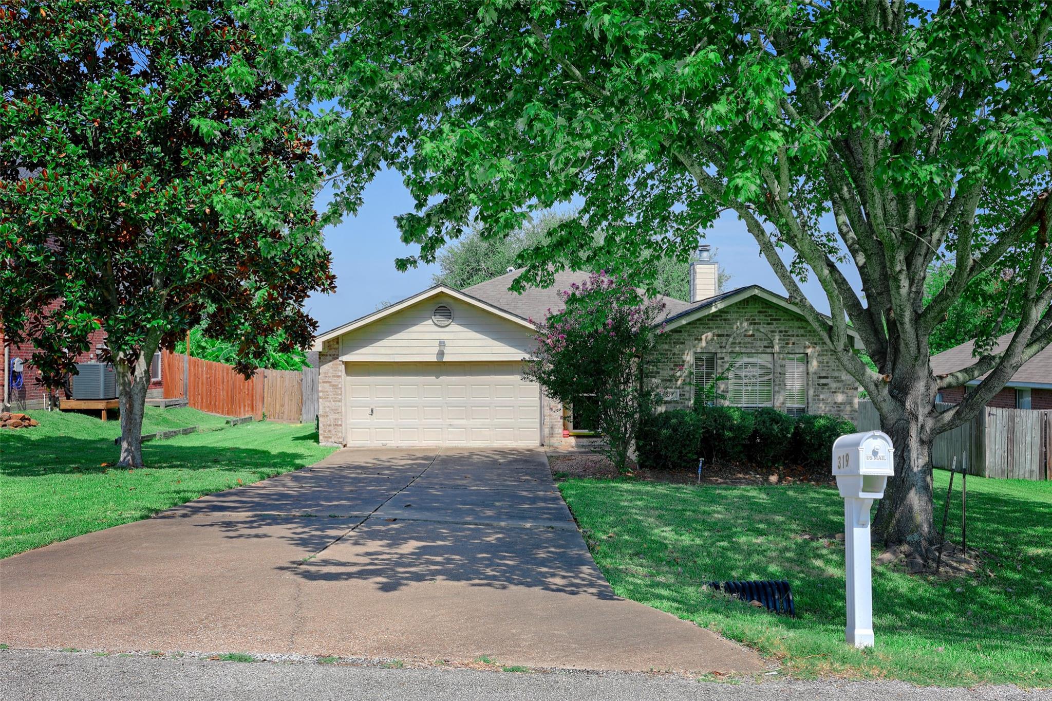 319 Leisure Ln, Montgomery, TX 77356