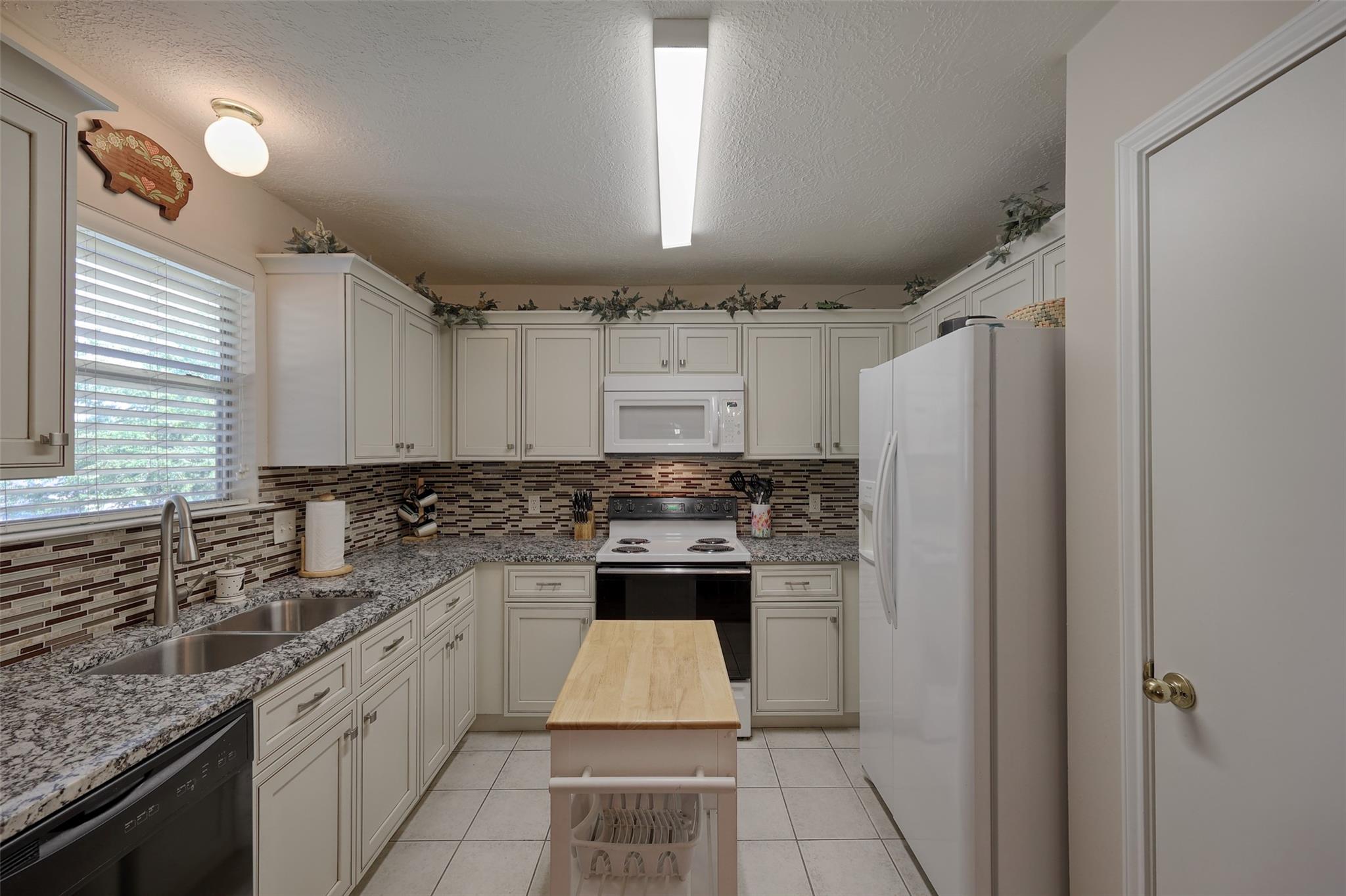 319 Leisure Ln, Montgomery, TX 77356 photo