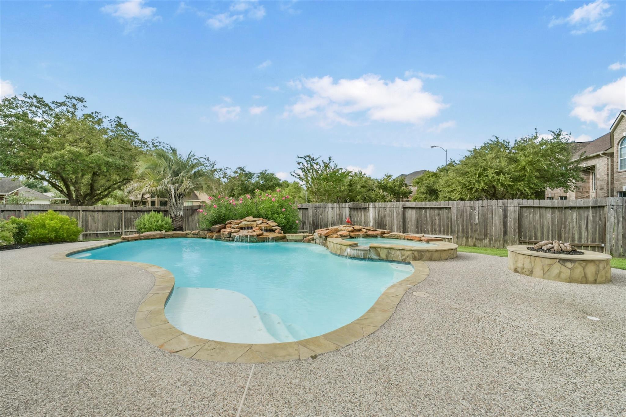 15730 Lake Loop Dr, Cypress, TX 77433 photo