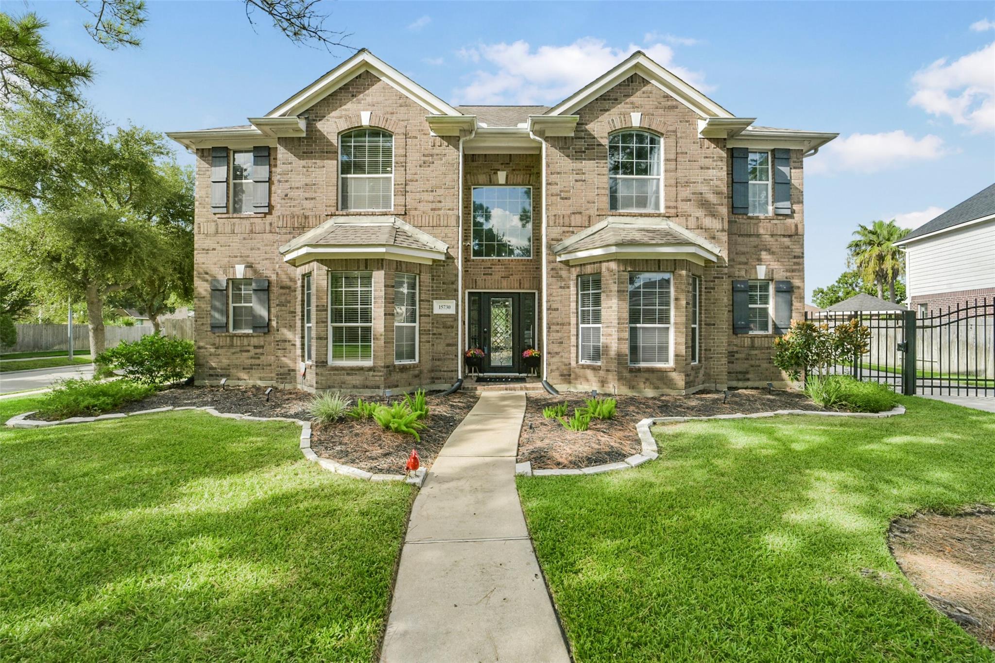 15730 Lake Loop Dr, Cypress, TX 77433