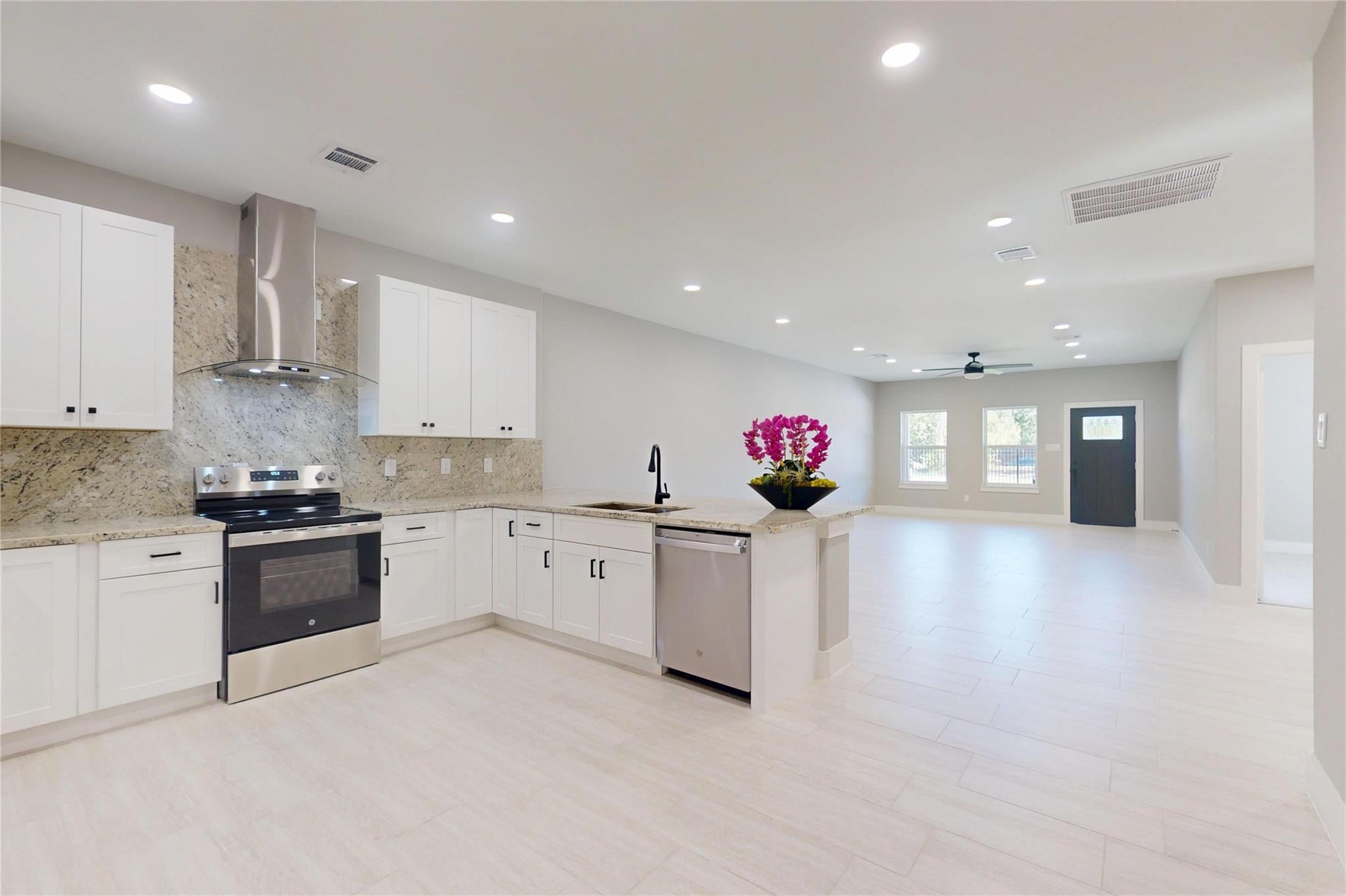 8709 Wheatley St, Houston, TX 77088 photo