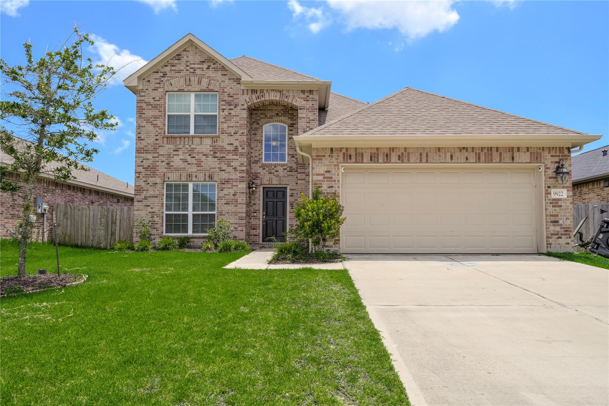 9922 Pine Forest Ct, Baytown, TX 77521