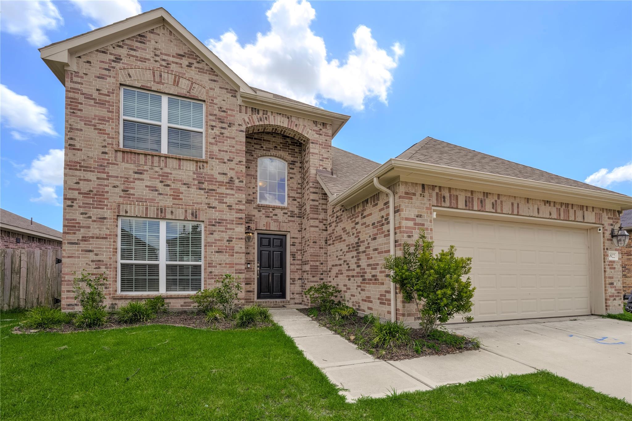 9922 Pine Forest Ct, Baytown, TX 77521 photo