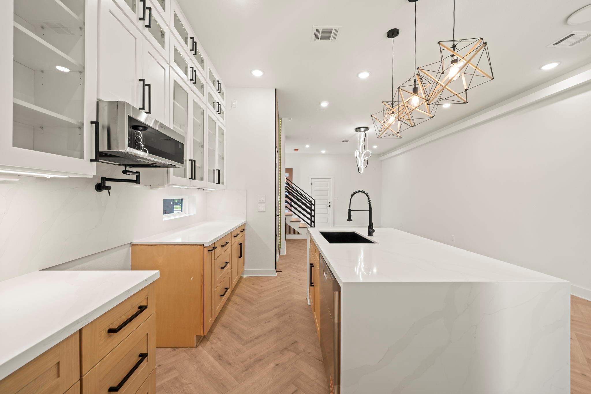 5042 Pershing St, Houston, TX 77033