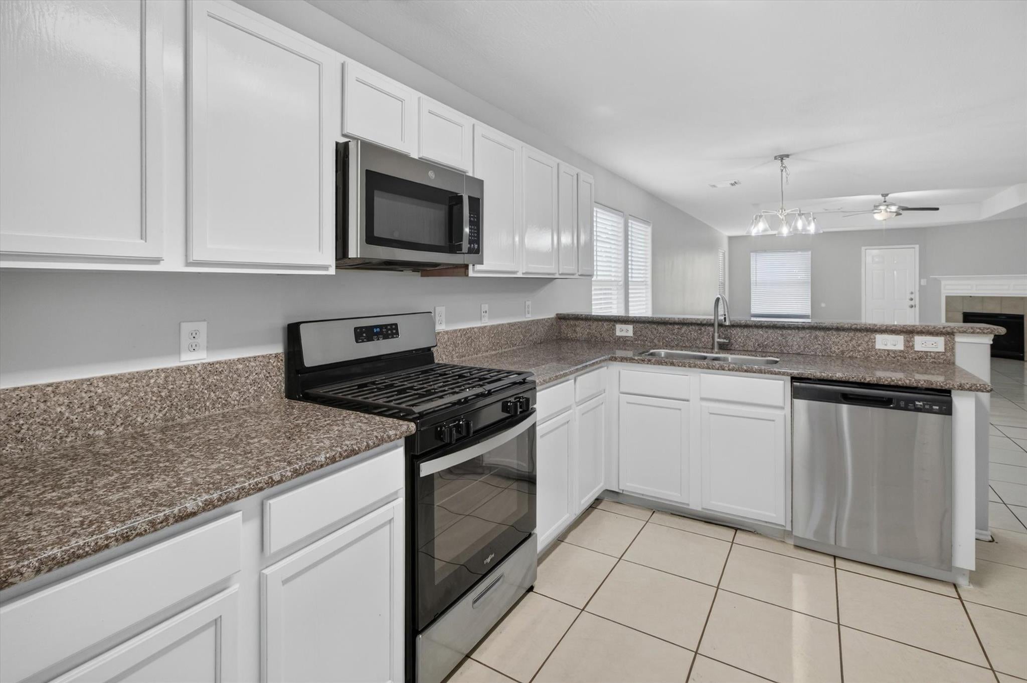 639 Regal Hollow Ln, Houston, TX 77073 photo
