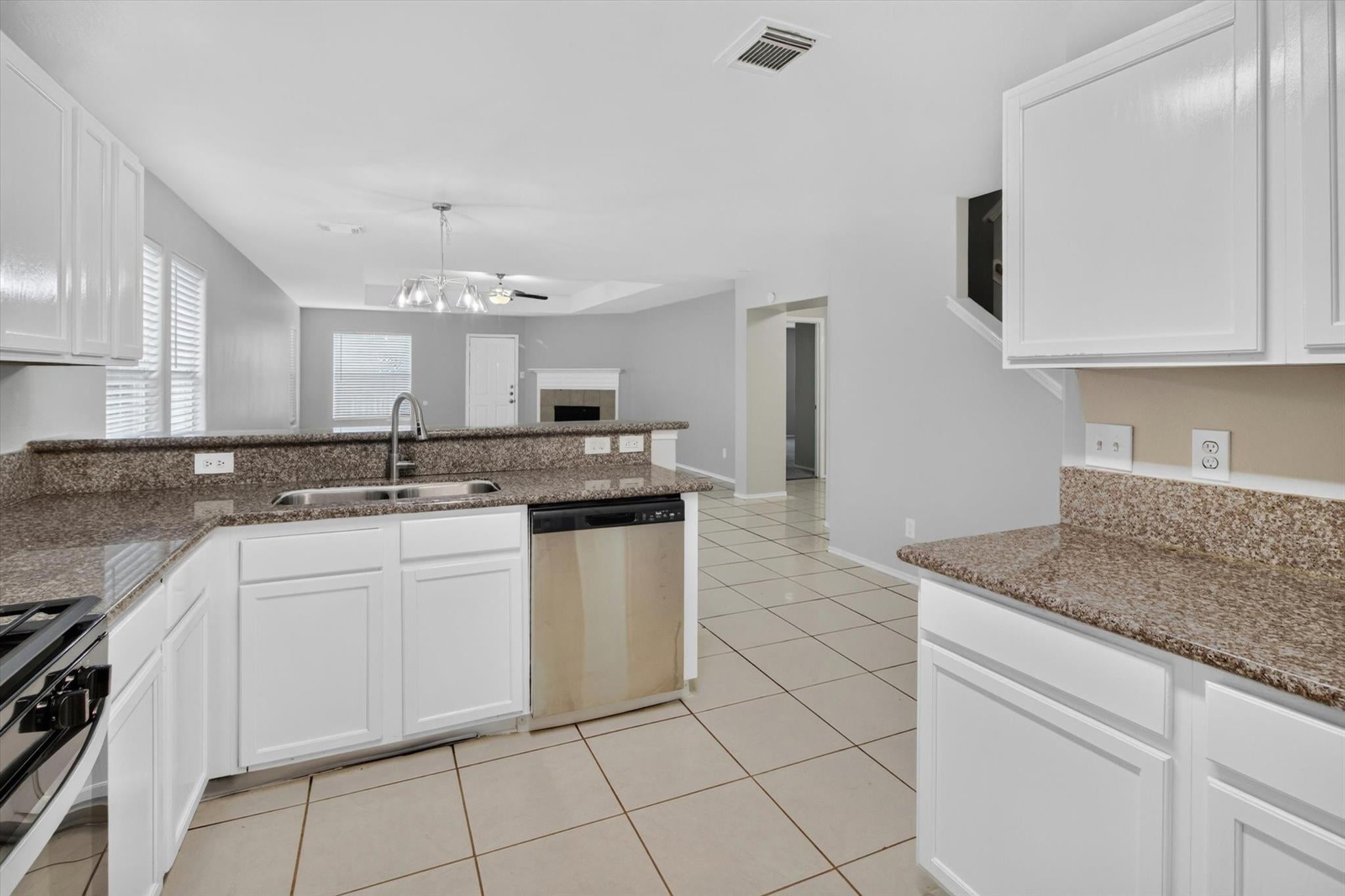 639 Regal Hollow Ln, Houston, TX 77073 photo