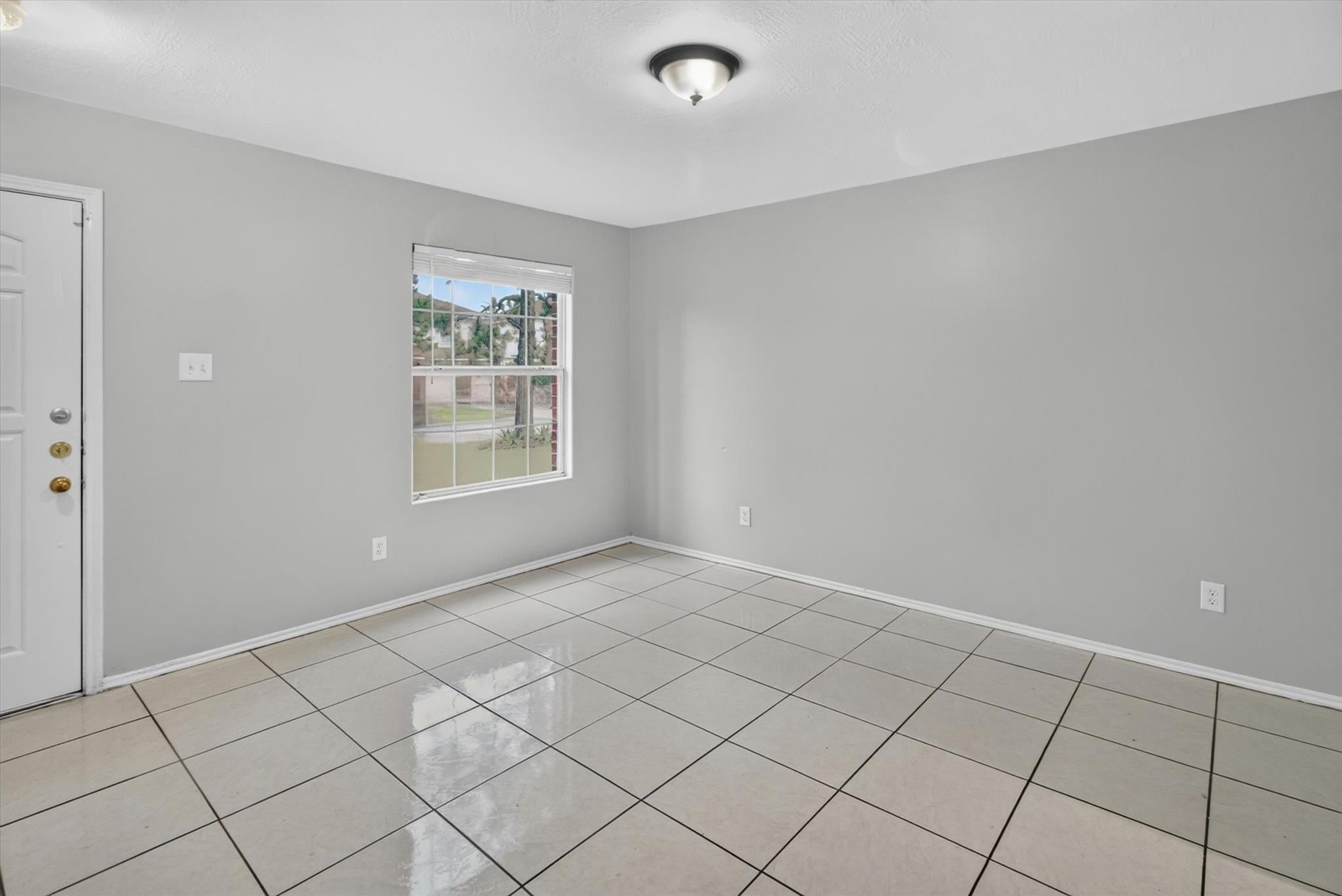 639 Regal Hollow Ln, Houston, TX 77073 photo