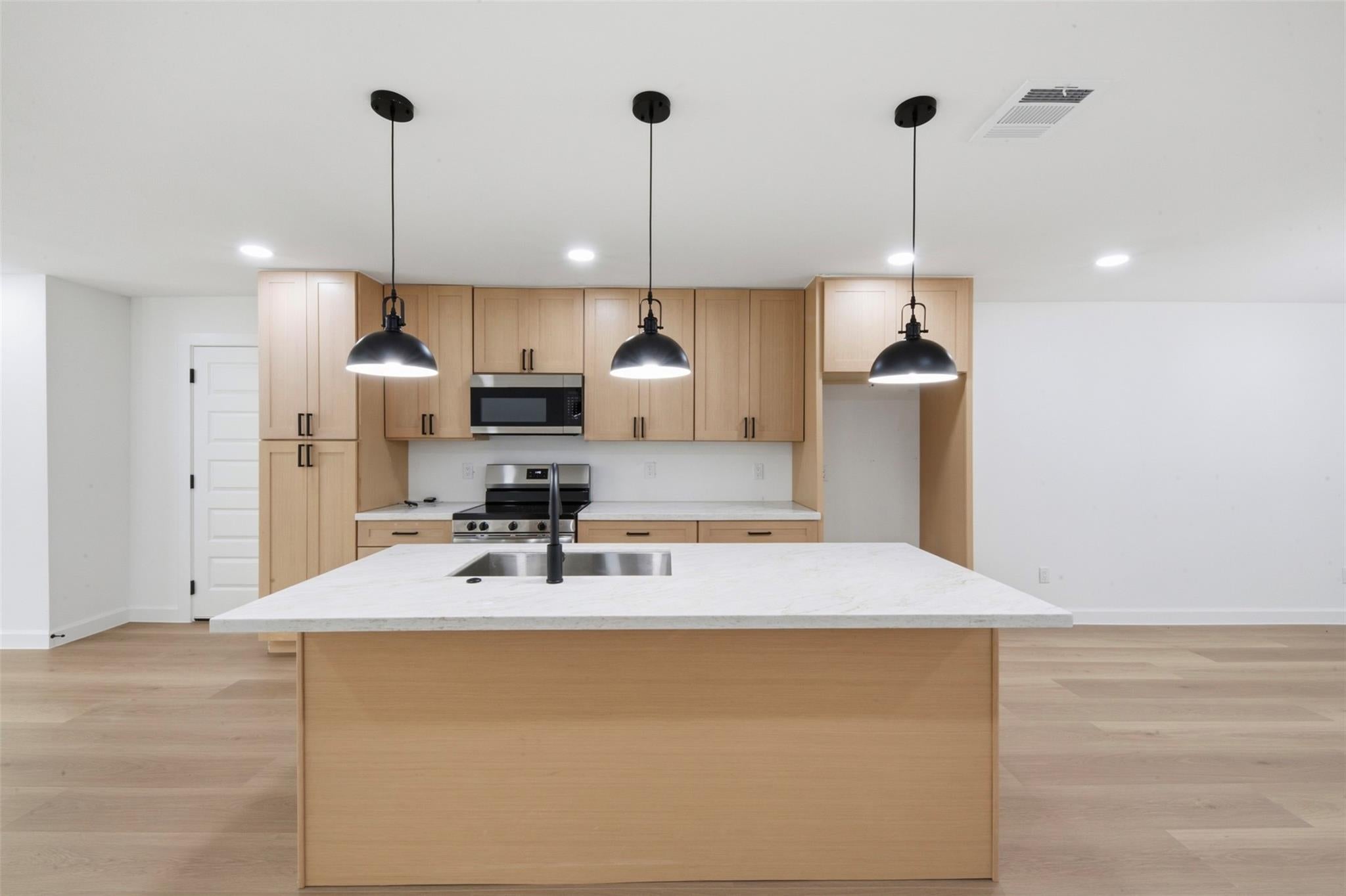 2403 Raymond St, Pasadena, TX 77506