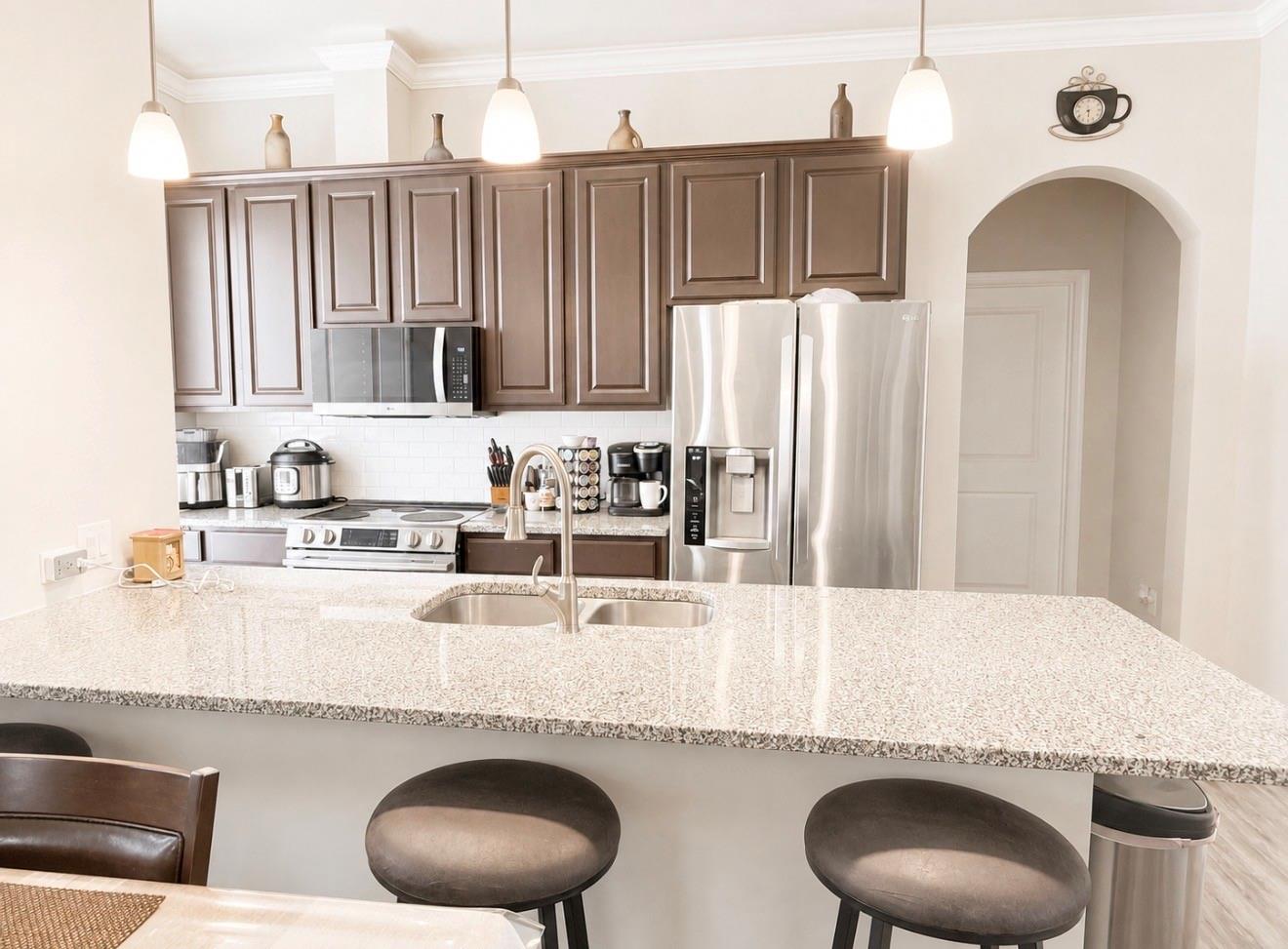 915 Lakeland Cir, Rosharon, TX 77583 photo