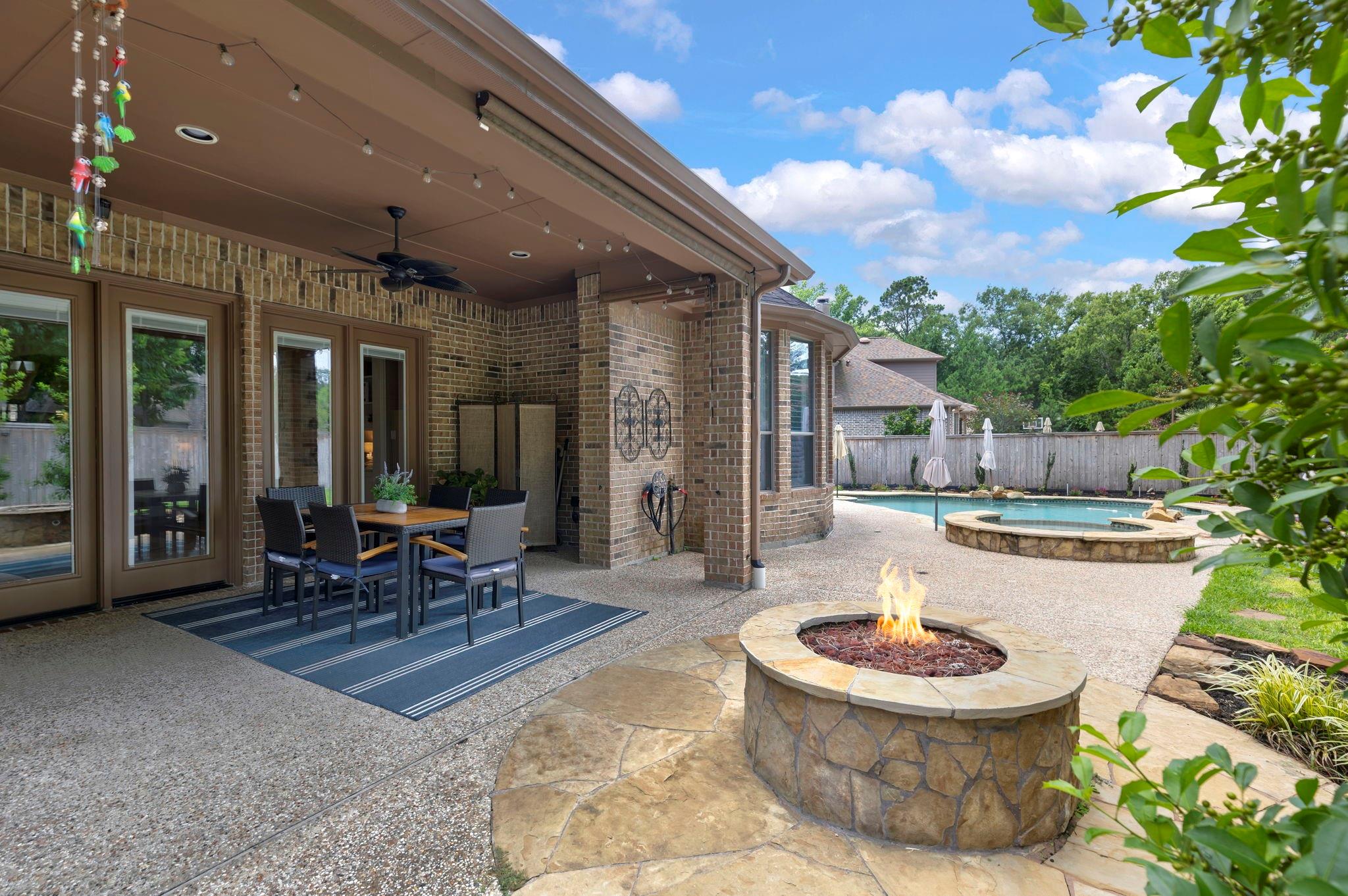99 N Almondell Cir, The Woodlands, TX 77354 photo