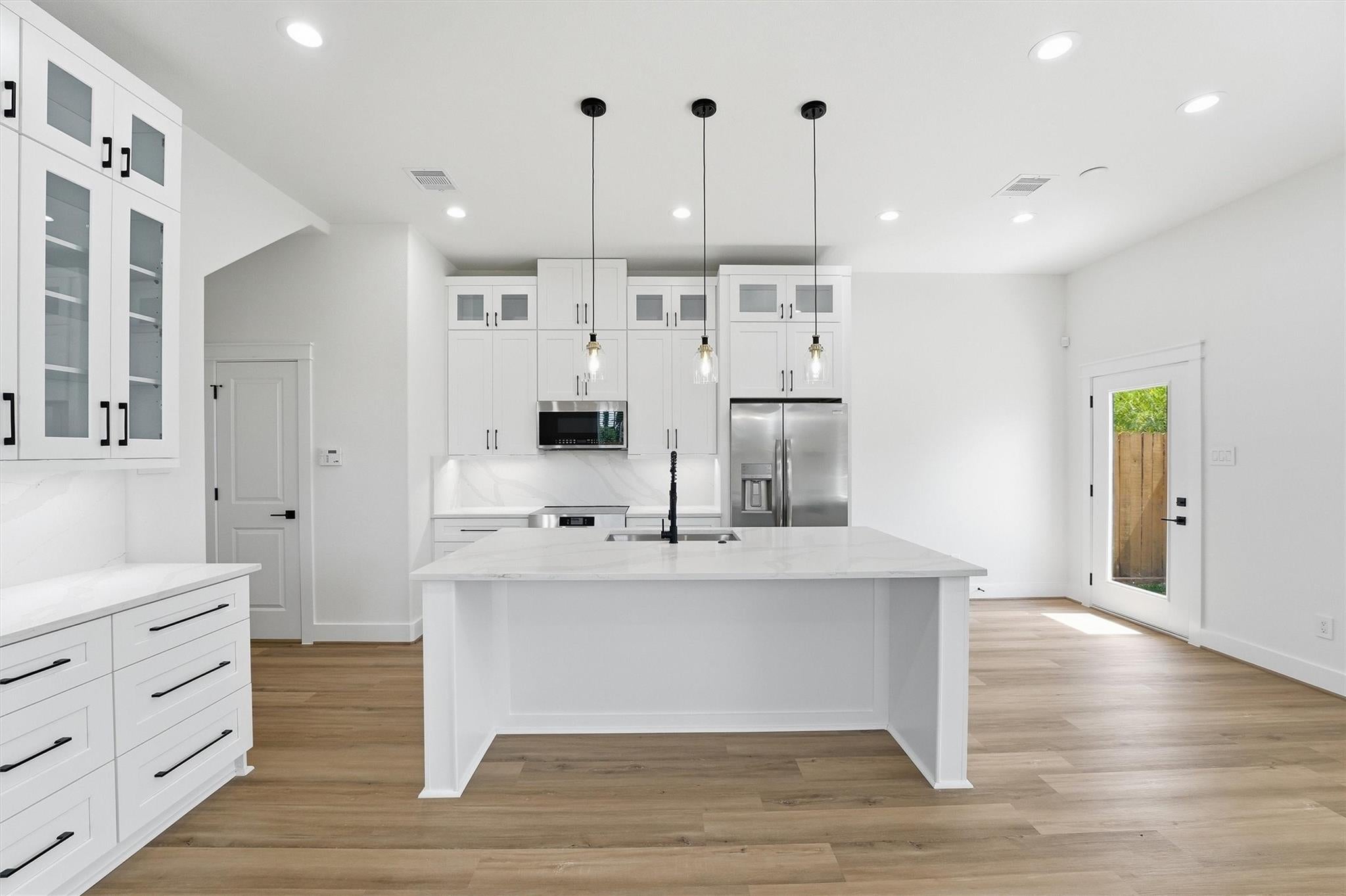 6128 Endeavor Heights Rd, Houston, TX 77091 photo