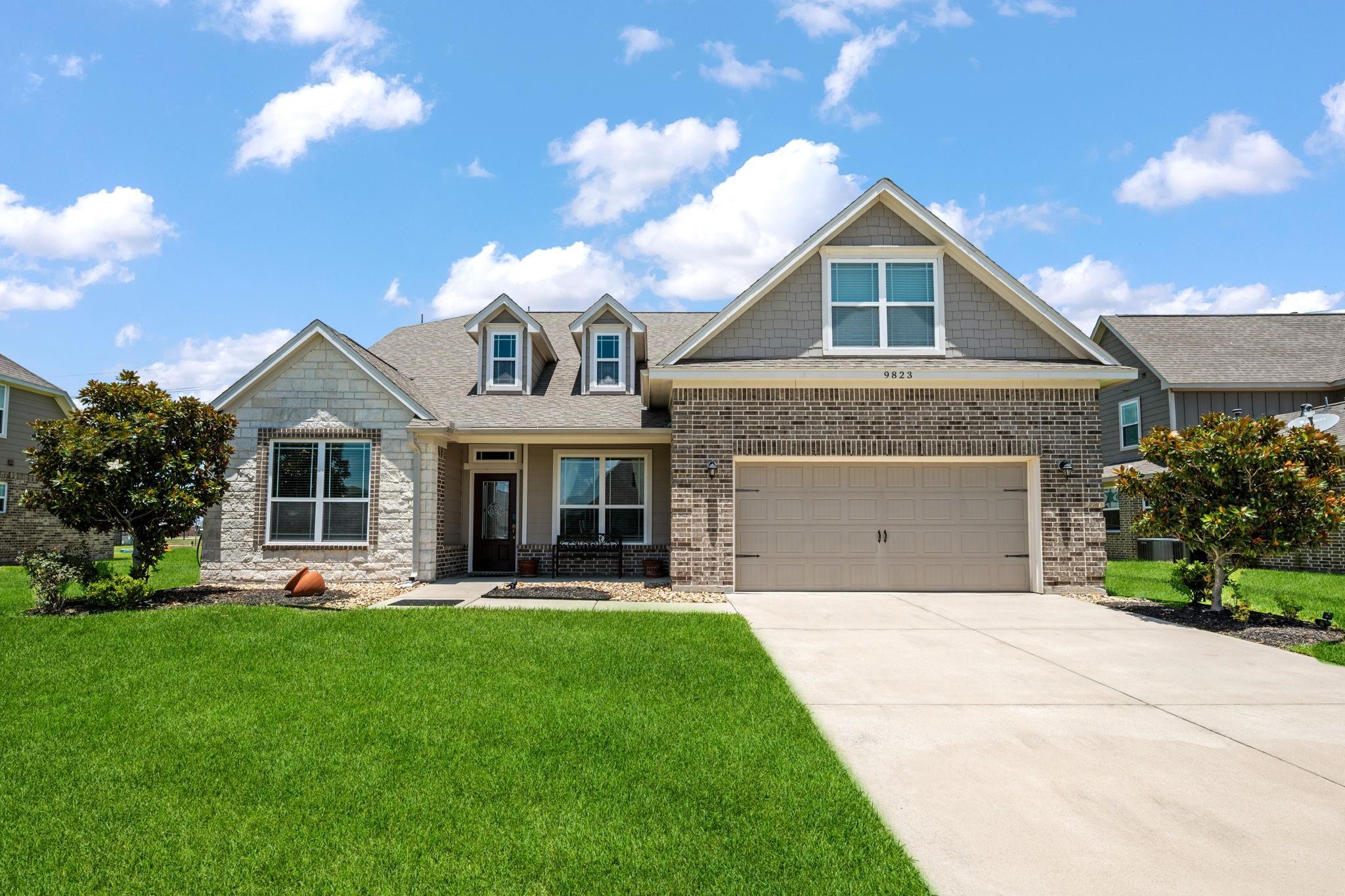9823 Oaklawn Dr, Mont Belvieu, TX 77523