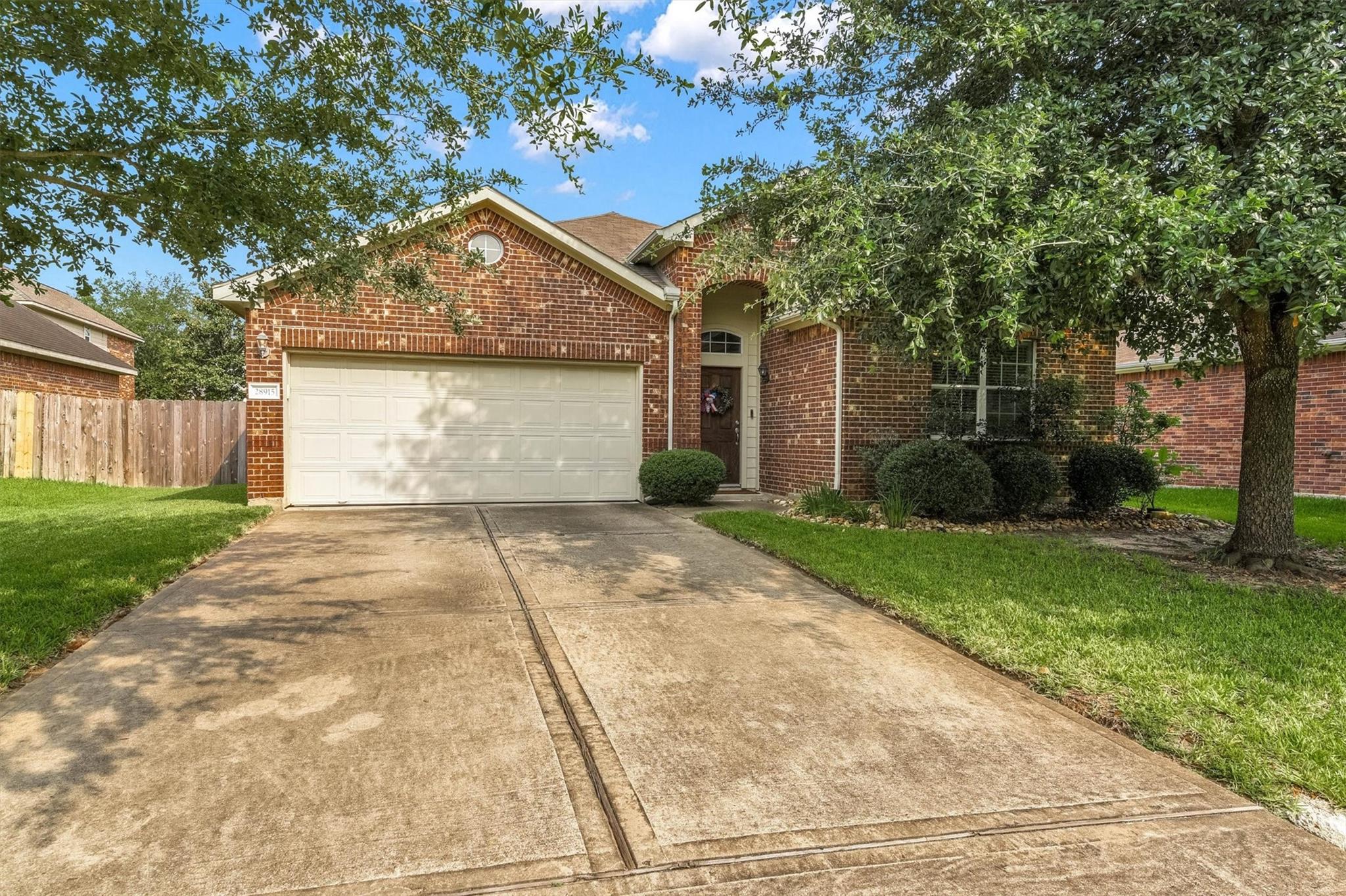 28915 Hidden Lake, Magnolia, TX 77354