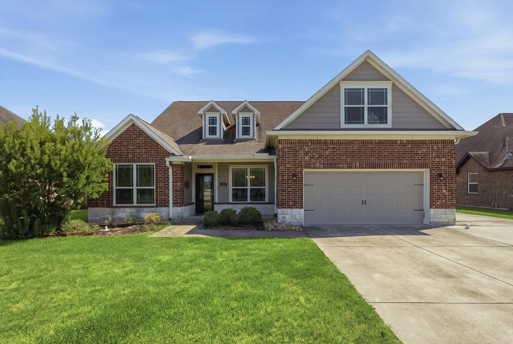 13930 Hawthorne Cir, Mont Belvieu, TX 77523