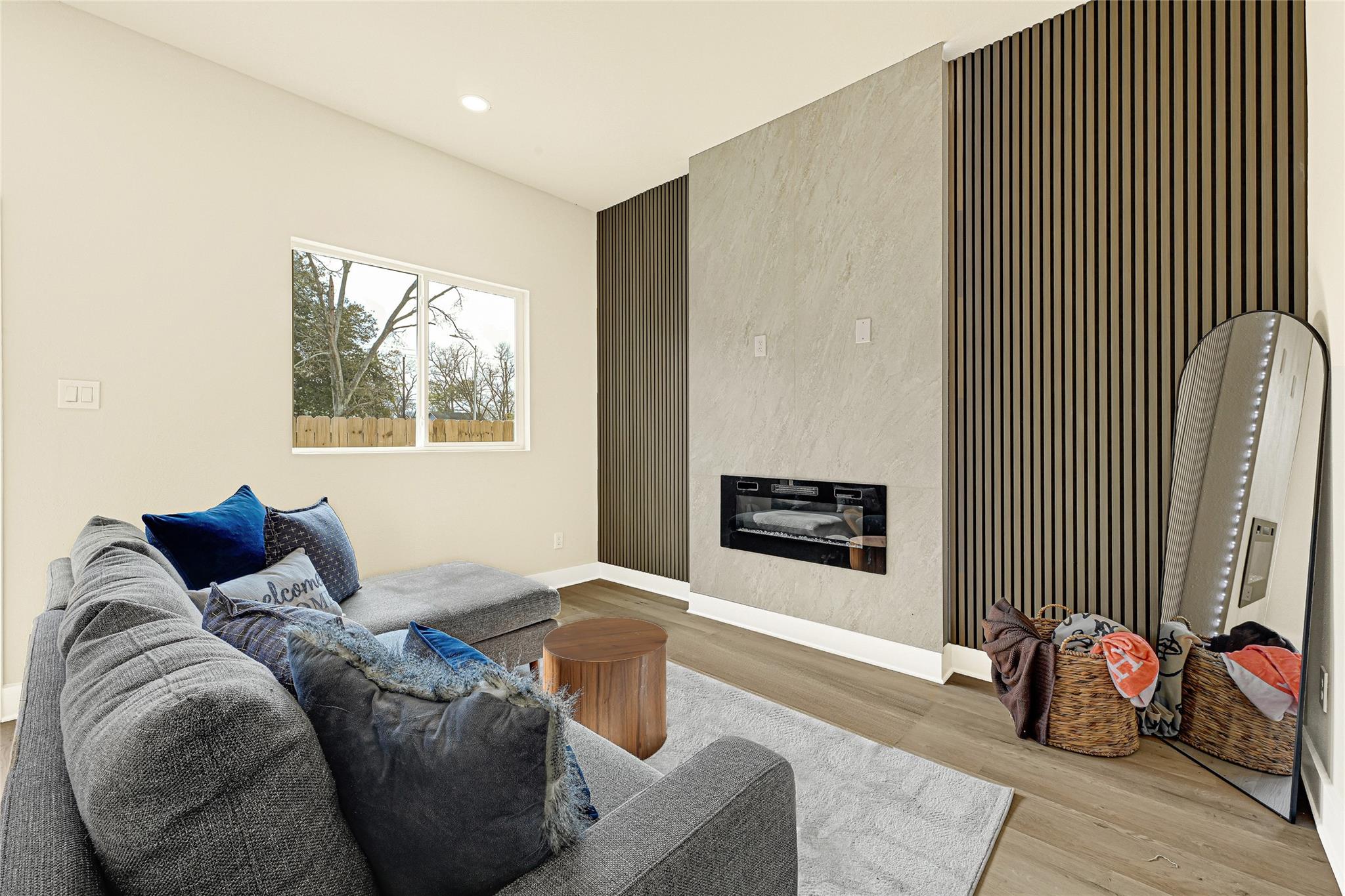 704 Savonna, Houston, TX 77076 photo