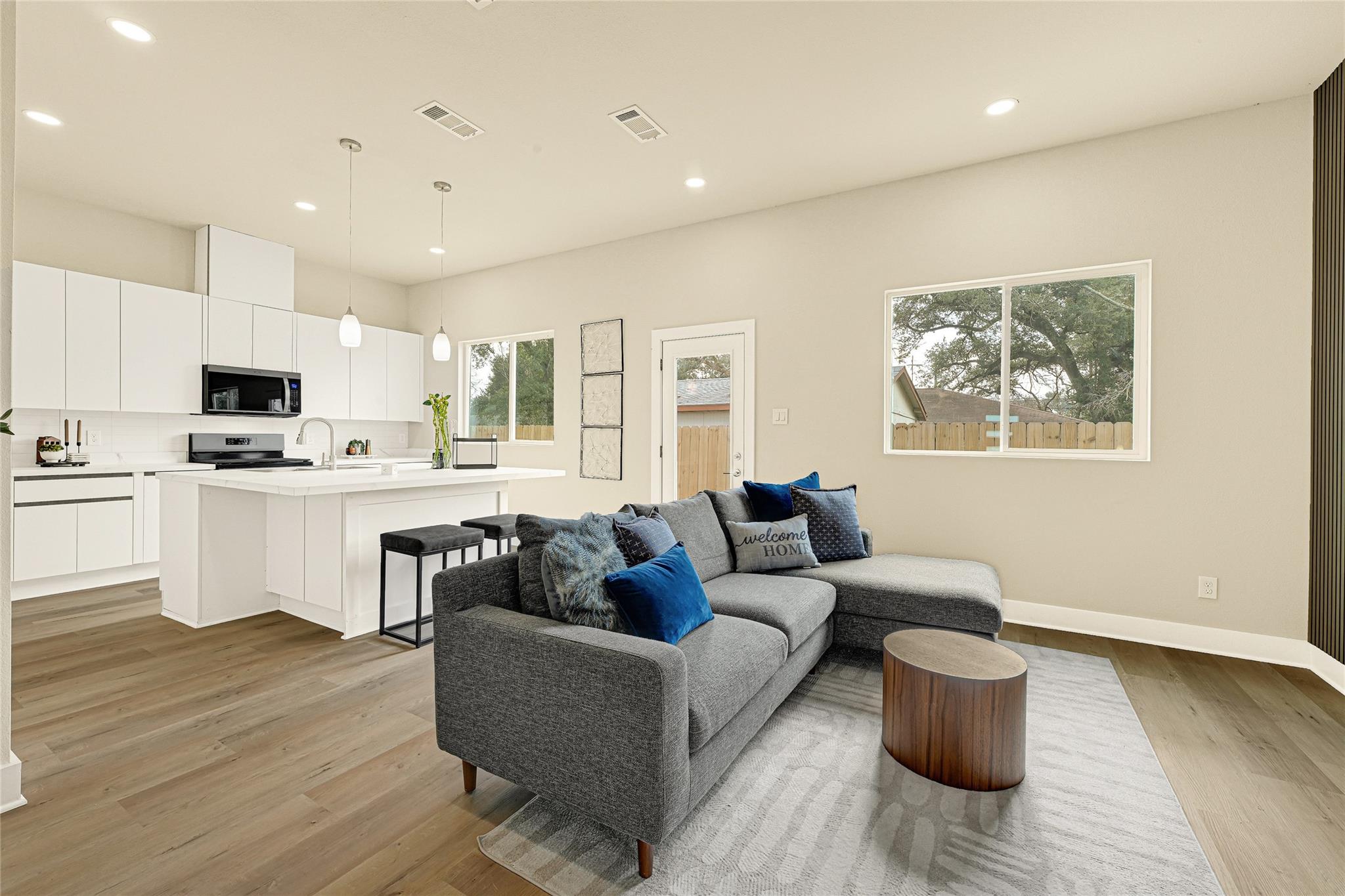 704 Savonna, Houston, TX 77076 photo