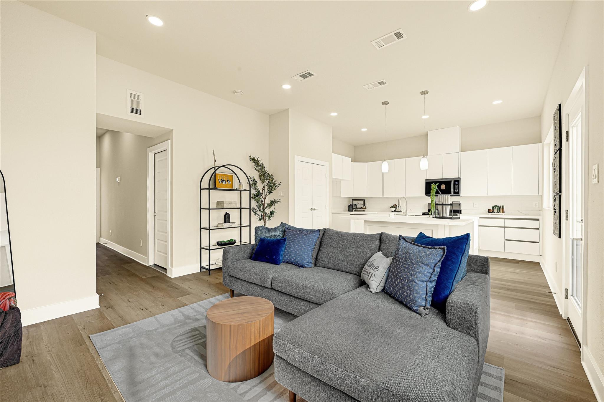704 Savonna, Houston, TX 77076 photo