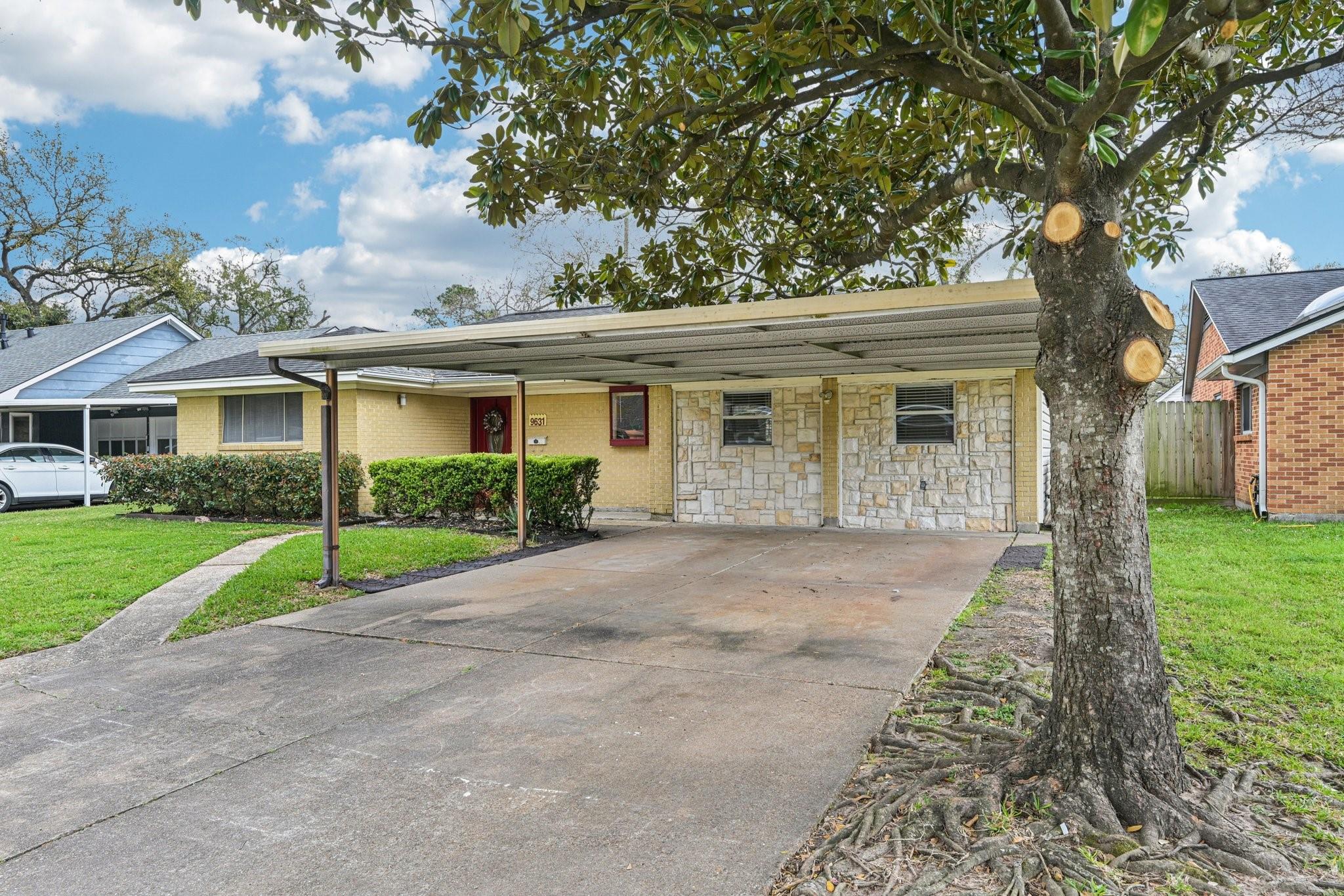9631 Carousel Ln, Houston, TX 77080 photo