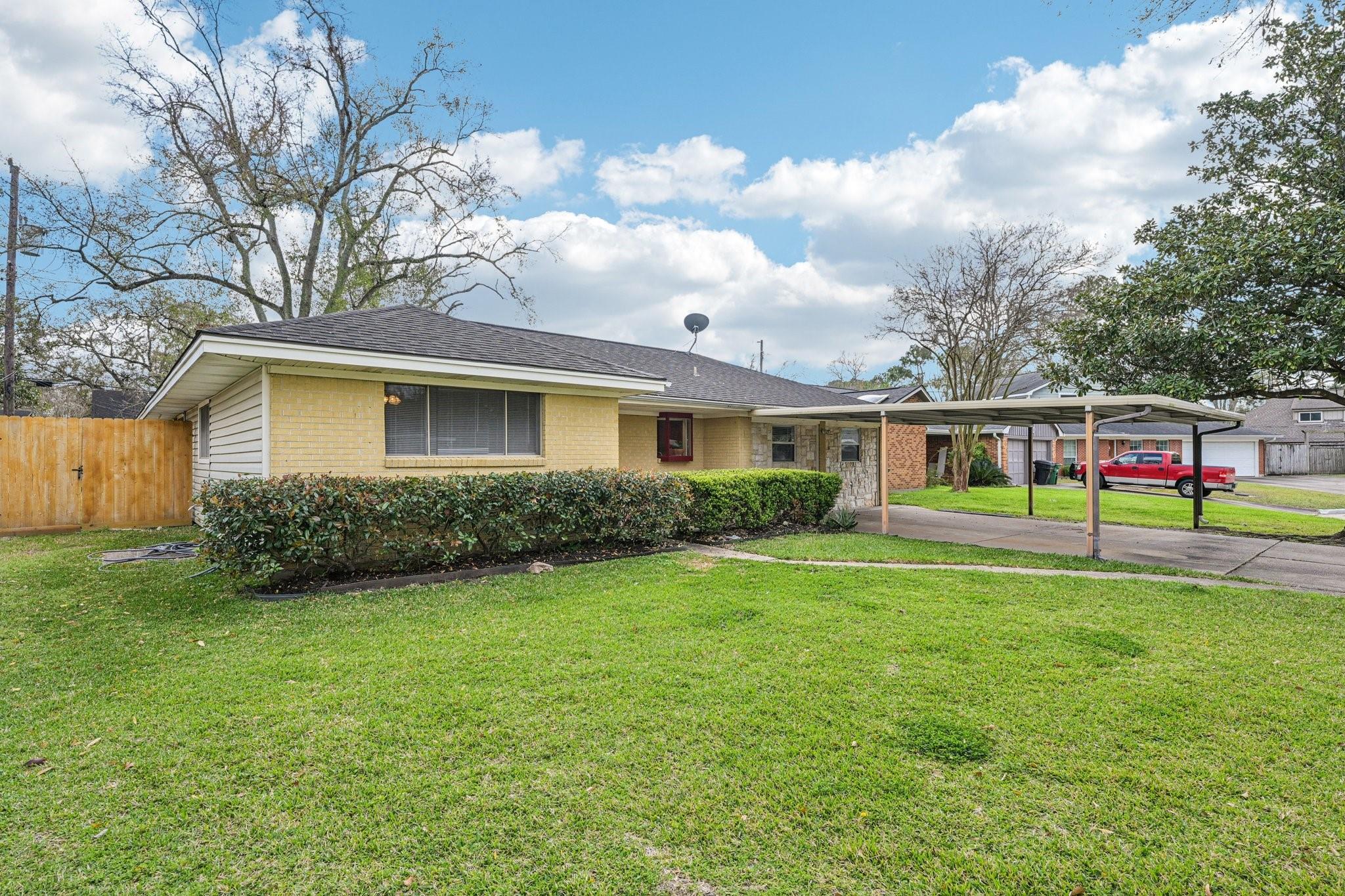 9631 Carousel Ln, Houston, TX 77080 photo
