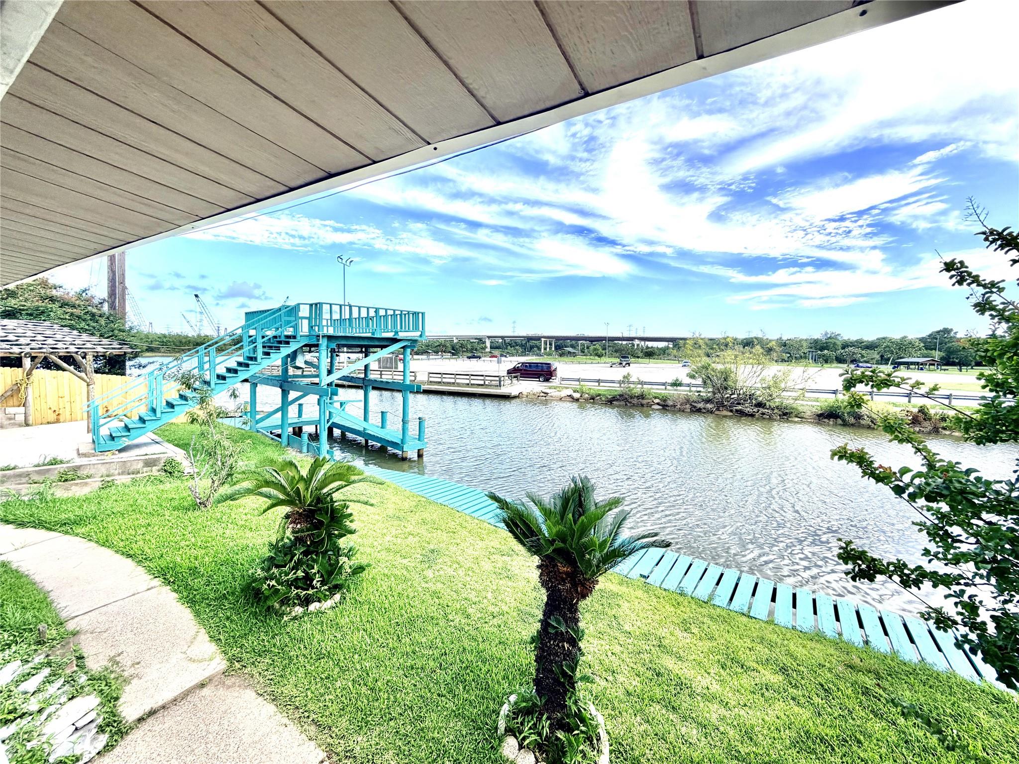 27 Marlin Ln, Baytown, TX 77520 photo