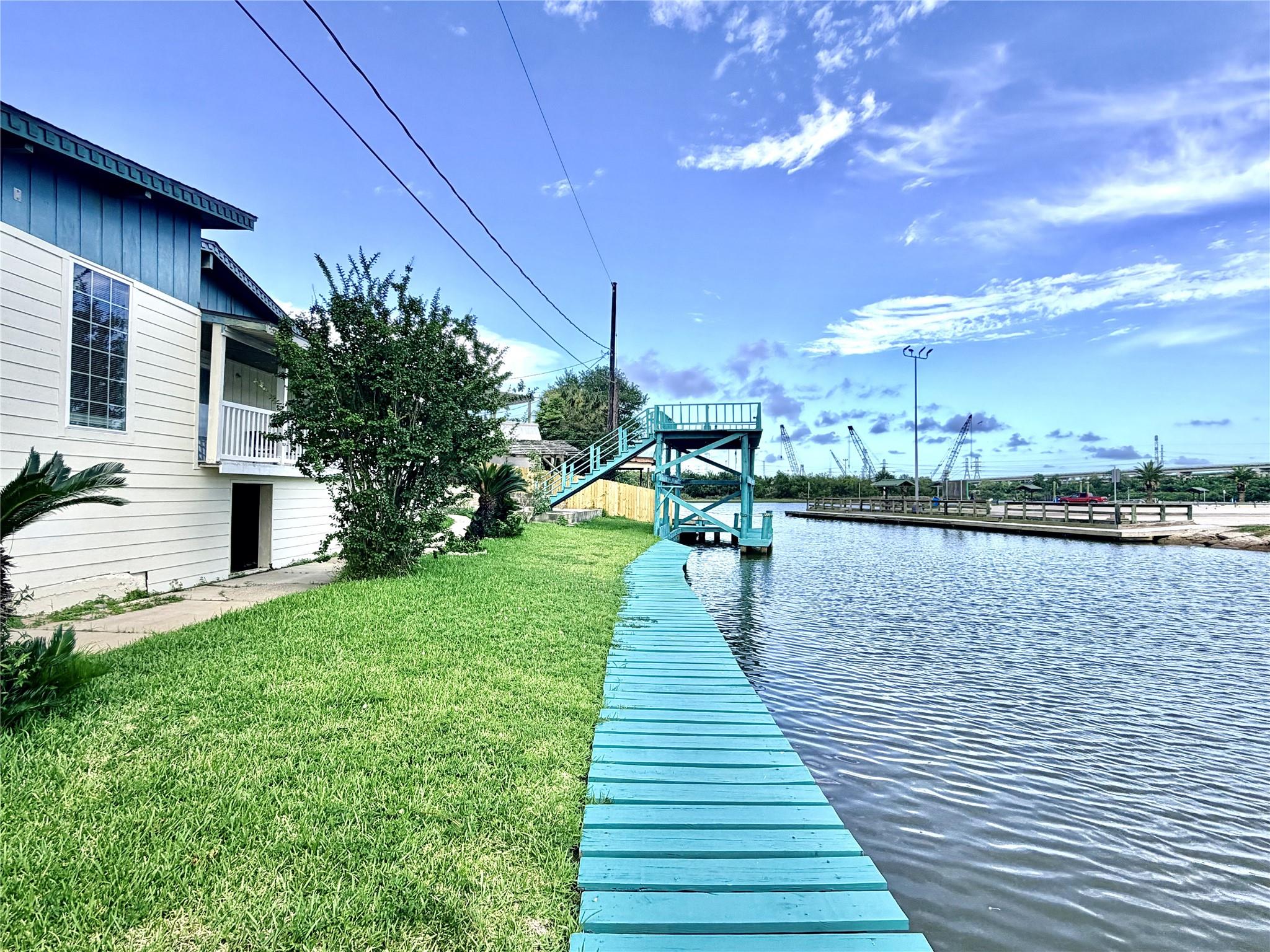 27 Marlin Ln, Baytown, TX 77520 photo
