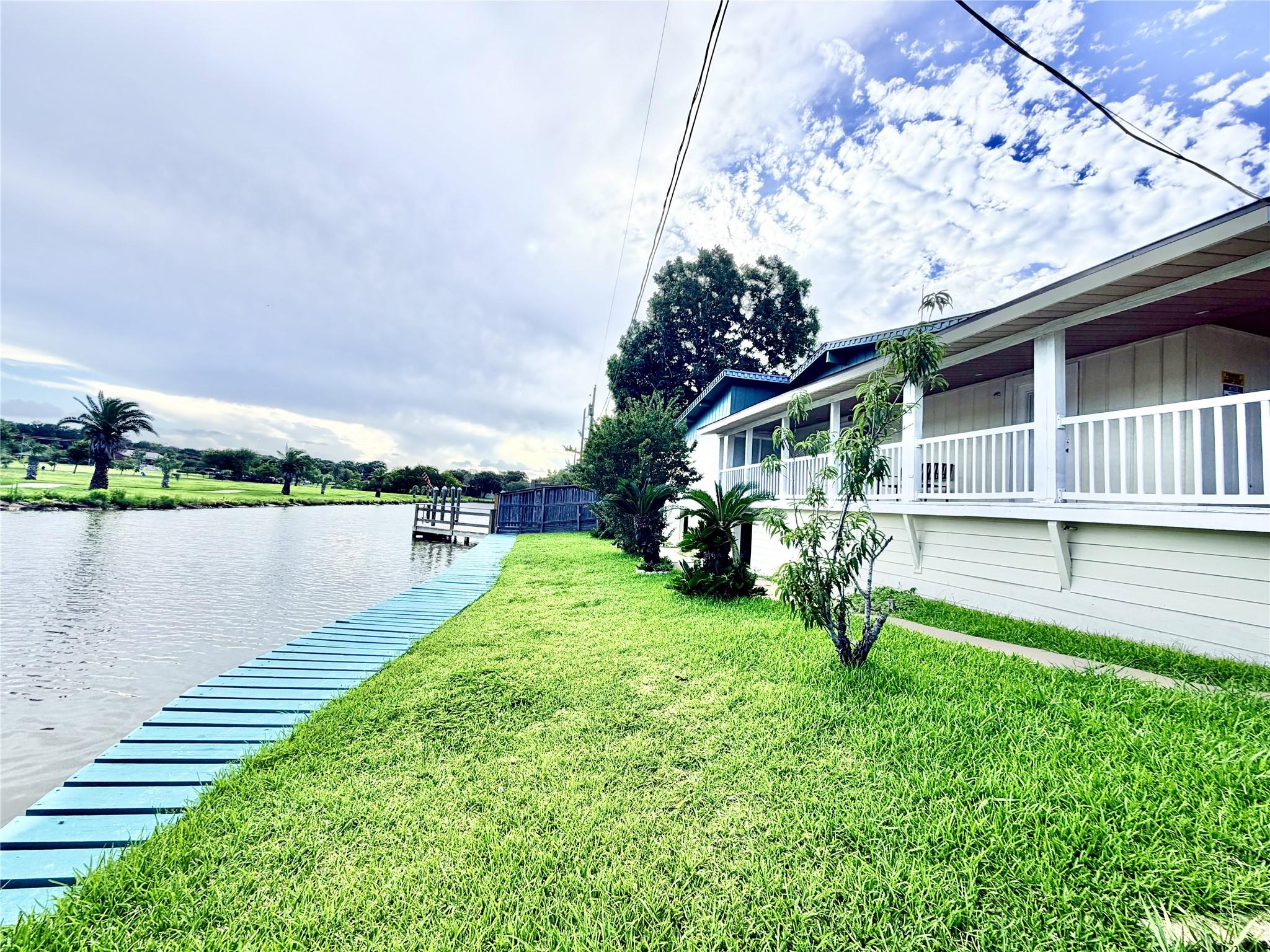 27 Marlin Ln, Baytown, TX 77520 photo