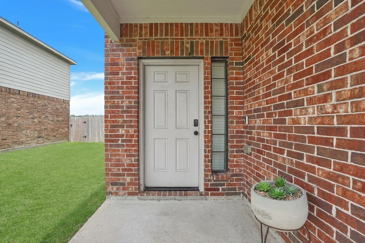 9106 Saint Laurent Ln, Houston, TX 77044 photo
