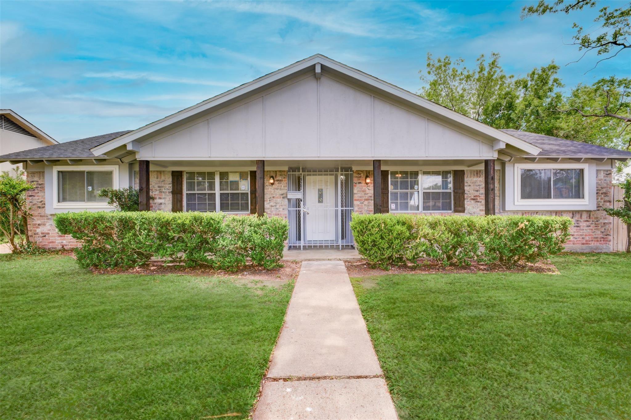 7927 Pella Dr, Houston, TX 77036 photo