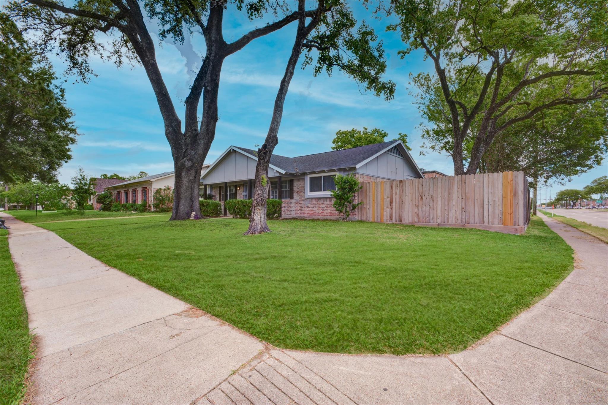 7927 Pella Dr, Houston, TX 77036 photo