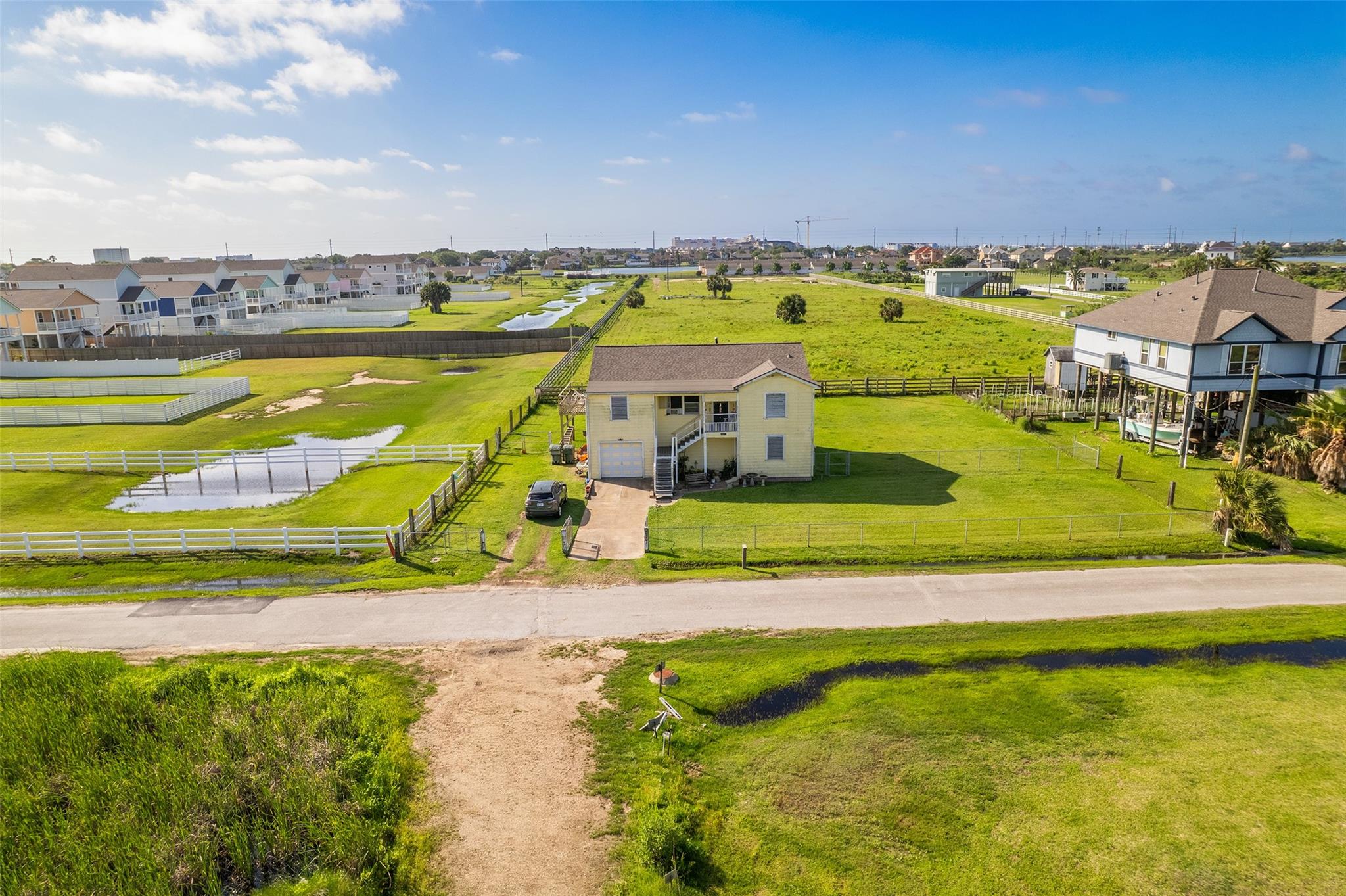 10411 Wern Rd, Galveston, TX 77554 photo