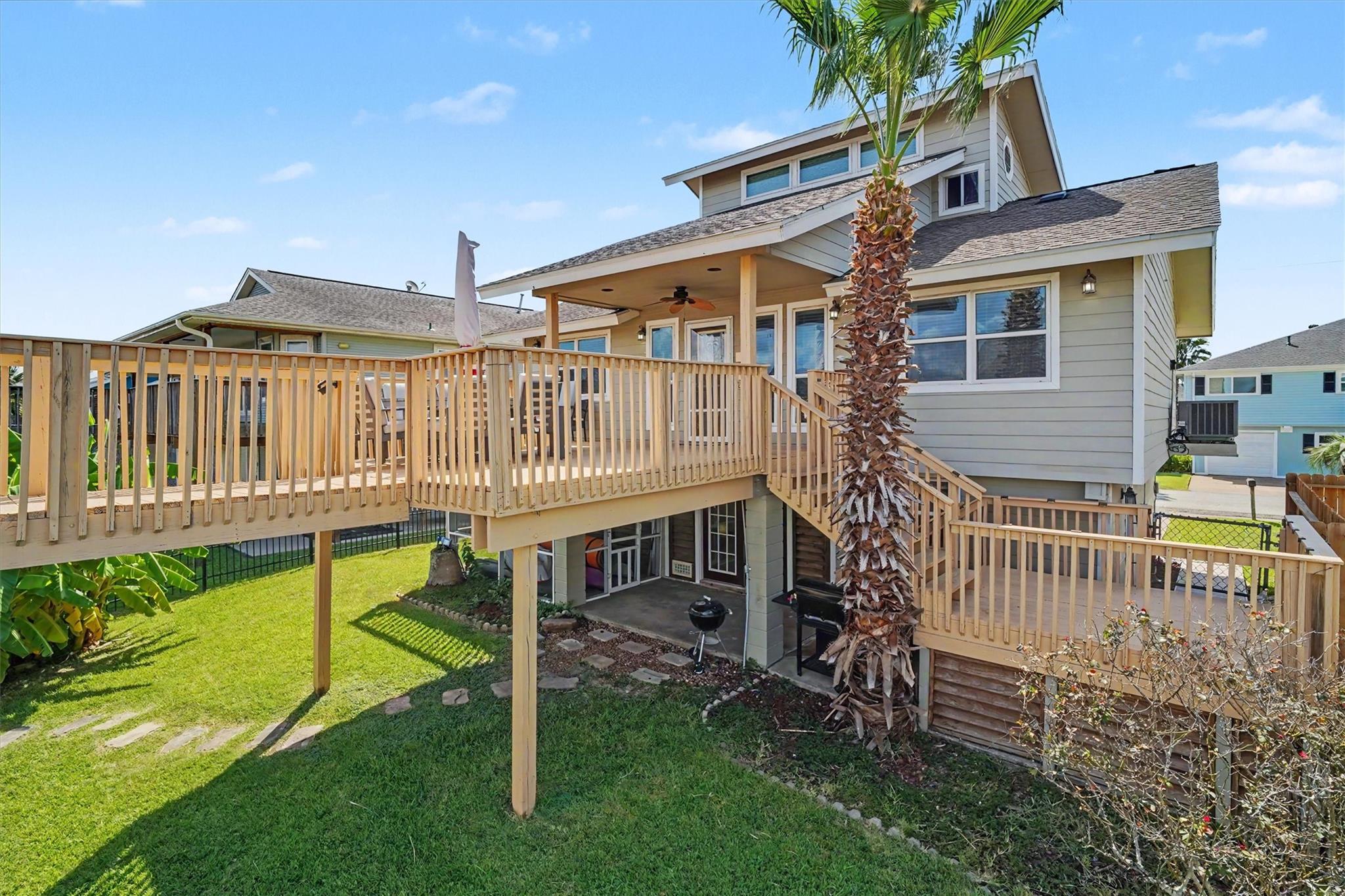 1016 Redfish St, Bayou Vista, TX 77563