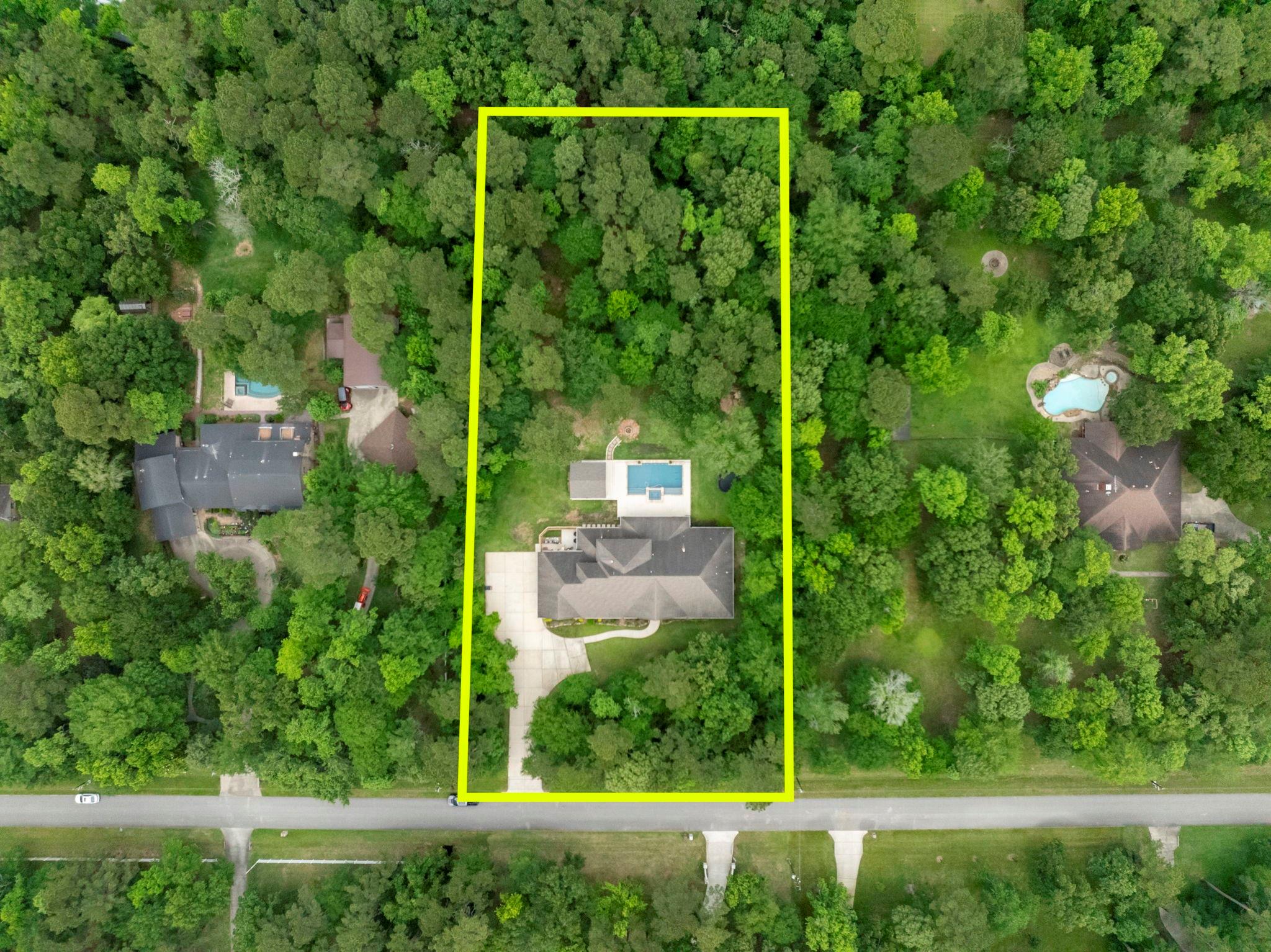 9018 Diamante Dr, Magnolia, TX 77354