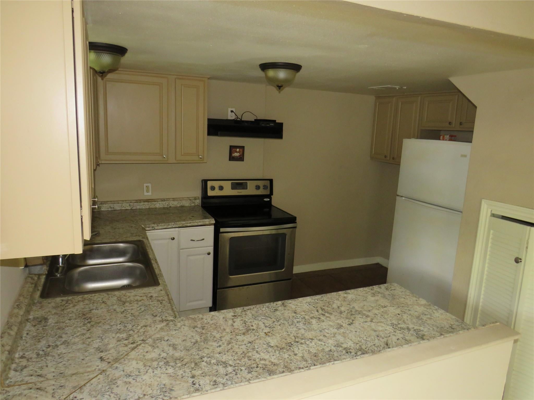 7102 N Highway 6, Hitchcock, TX 77563 photo
