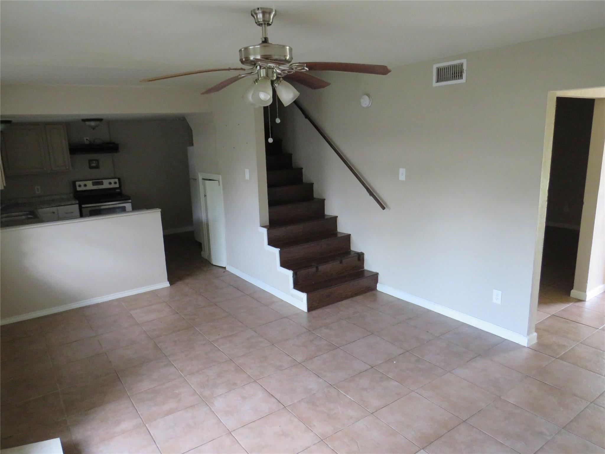 7102 N Highway 6, Hitchcock, TX 77563 photo