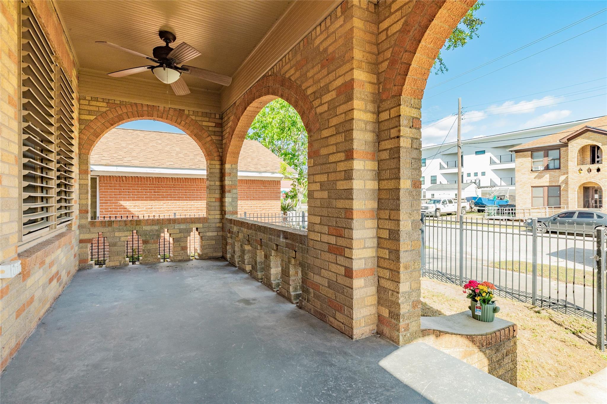 2215 Avenue O 1/2, Galveston, TX 77550 photo
